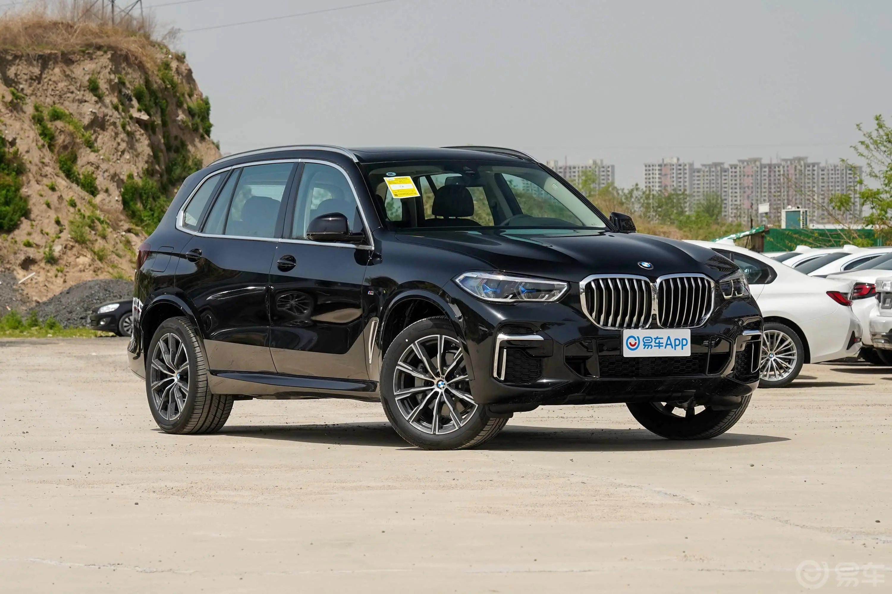 宝马X5xDrive30Li 尊享型M运动套装侧前45度车头向右水平