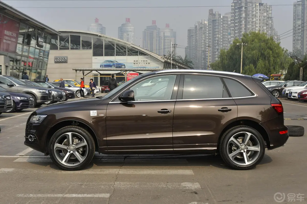 奥迪Q540TFSI 动感型plus外观