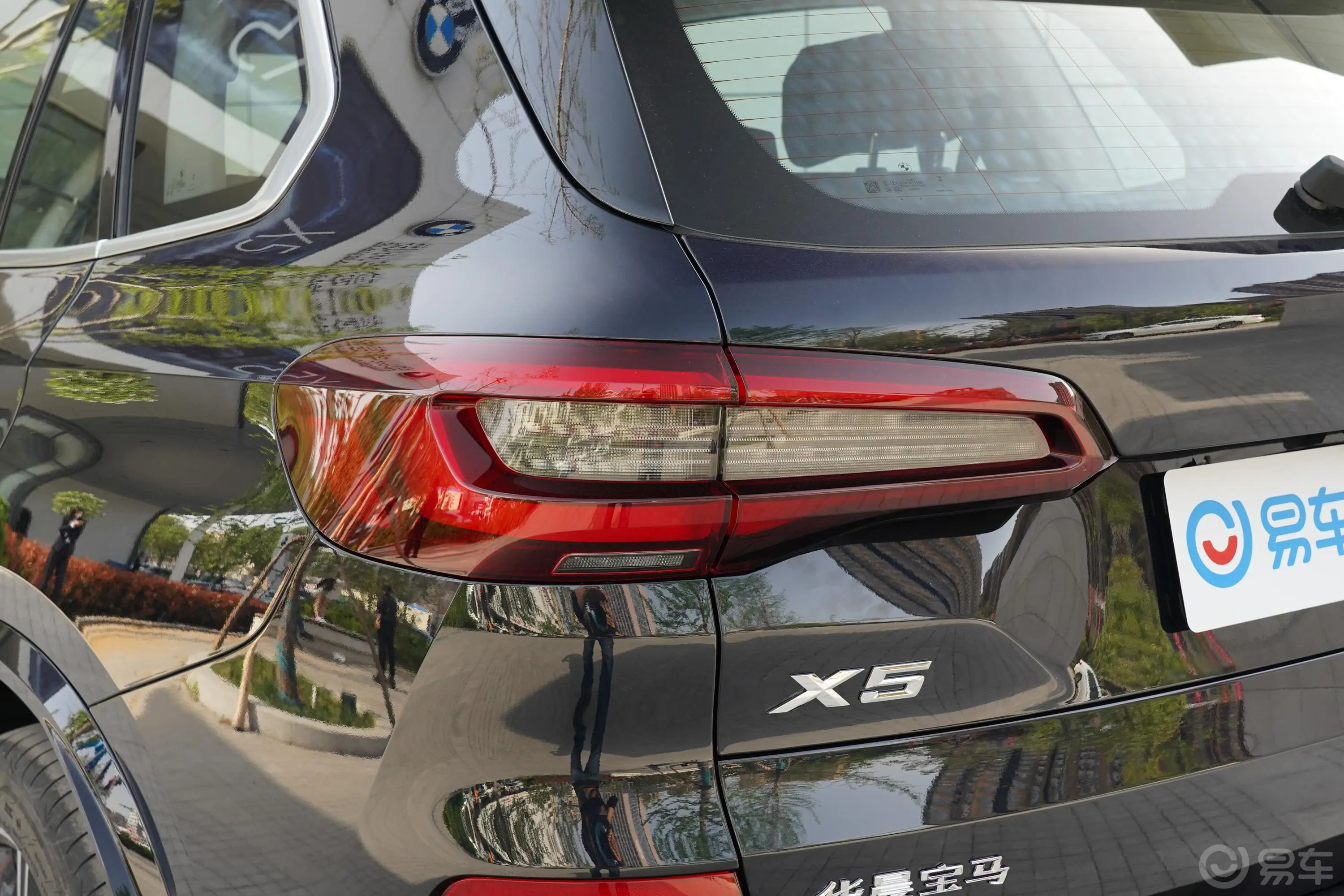 宝马X5xDrive30Li 尊享型M运动套装外观