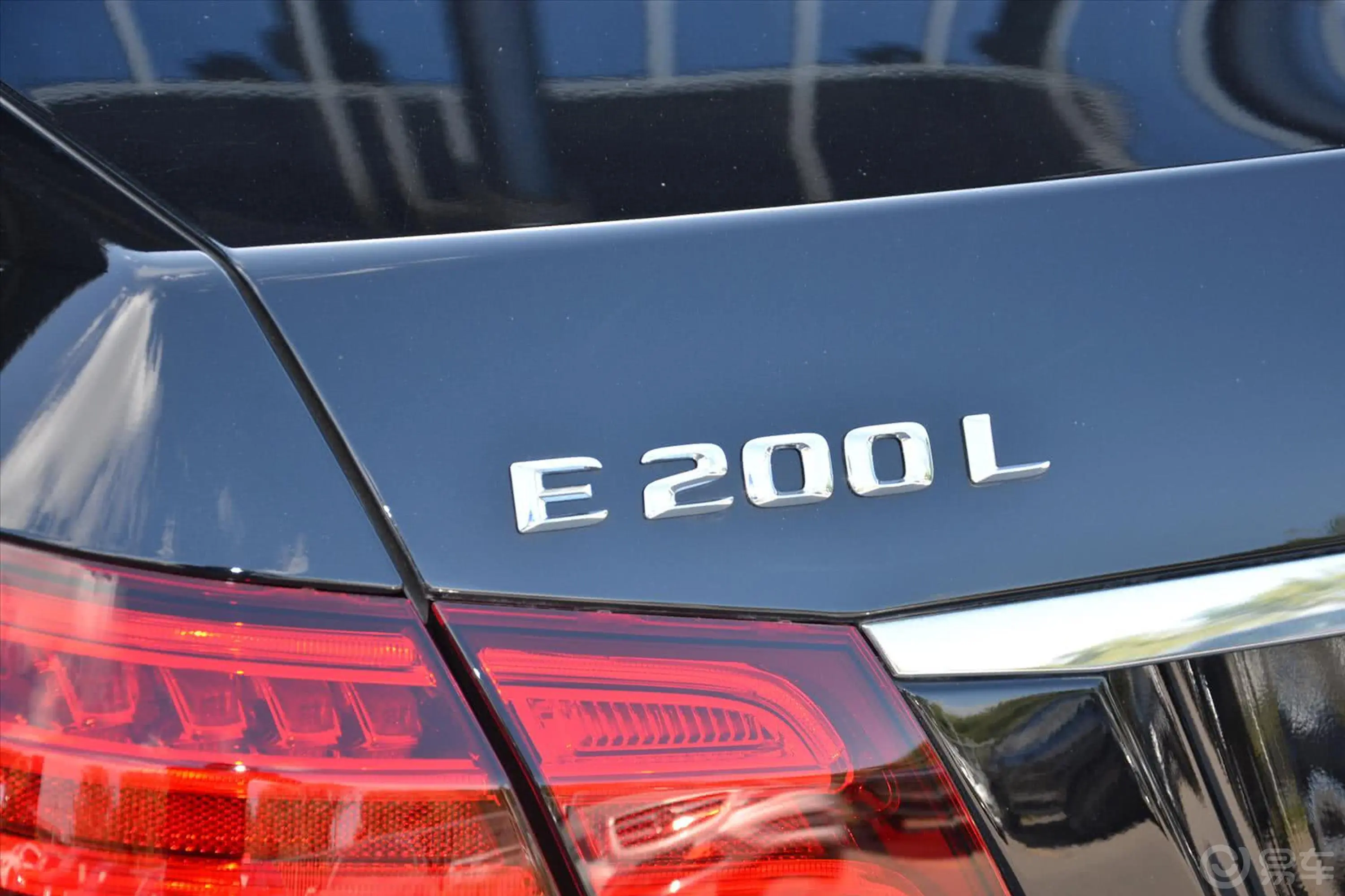 奔驰E级改款 E 200 L 轿车外观