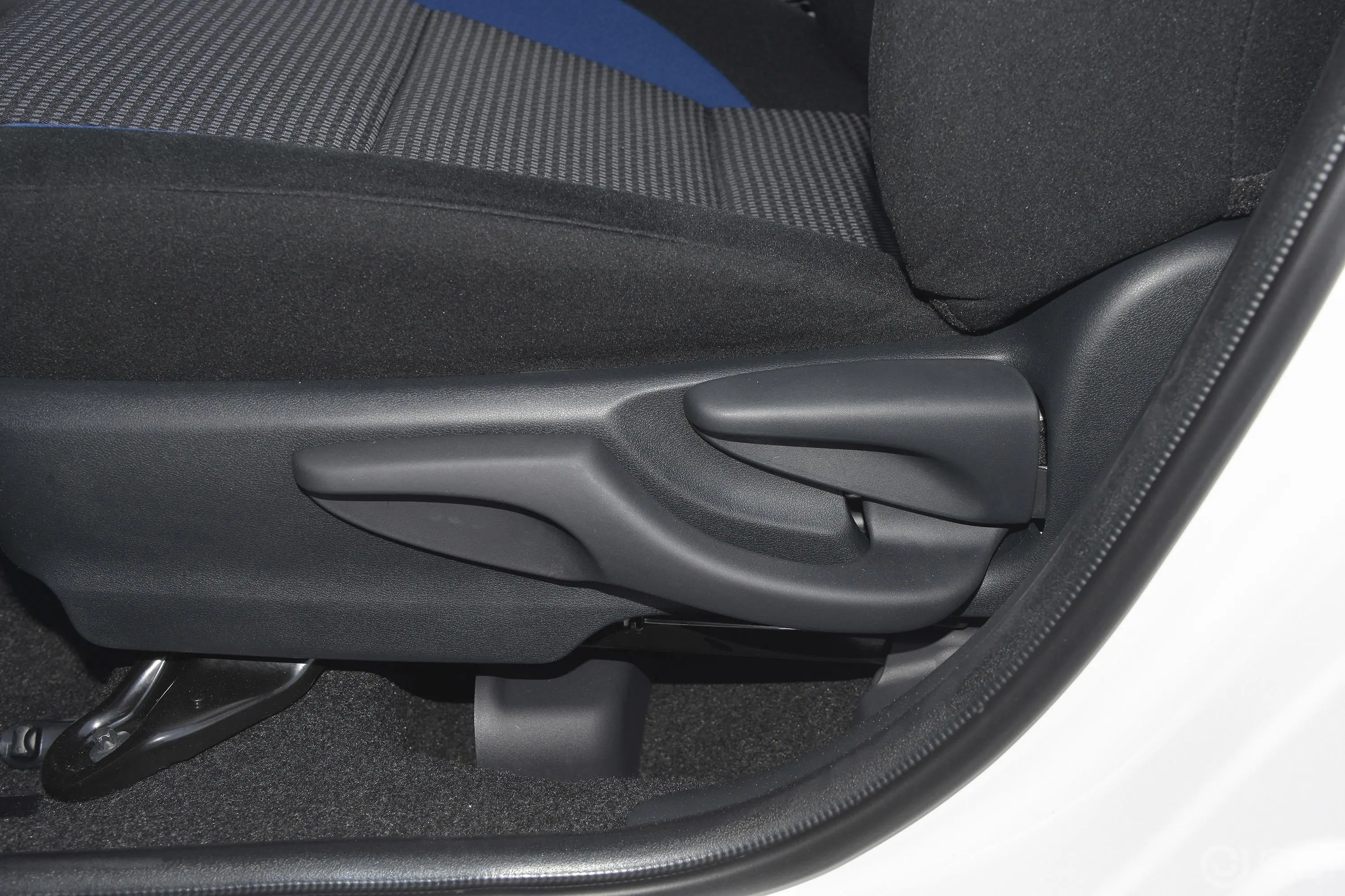 威驰1.5L CVT创行CARE版主驾座椅调节