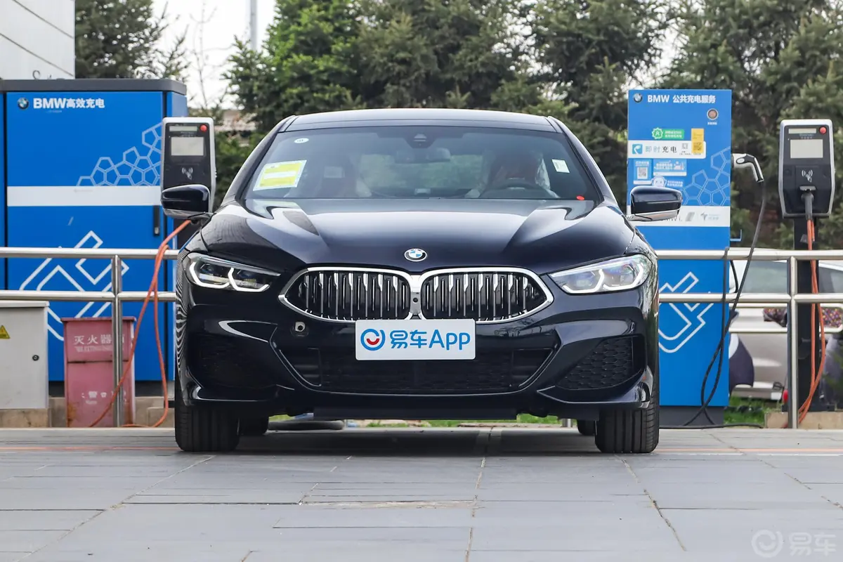 宝马8系改款 四门轿跑车 840i xDrive M运动套装外观