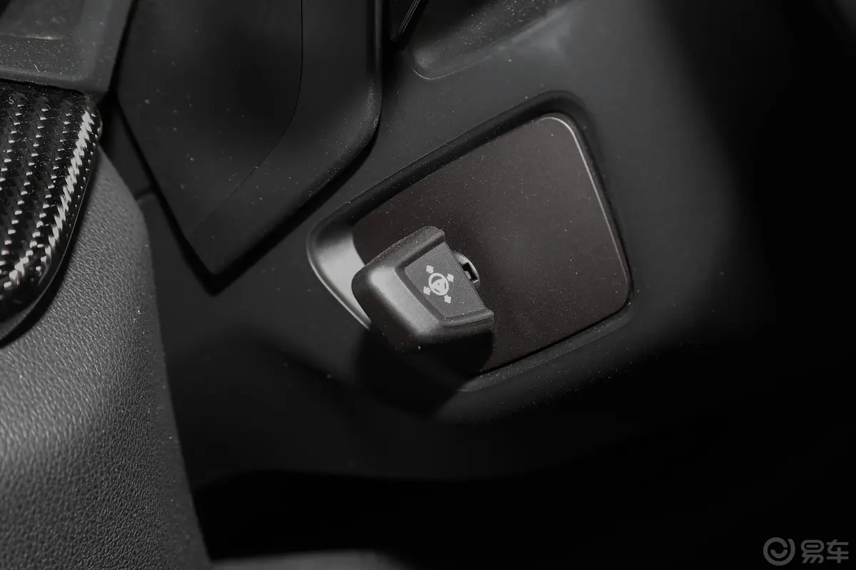 宝马X6改款 xDrive40i 尊享型 M运动套装方向盘调节
