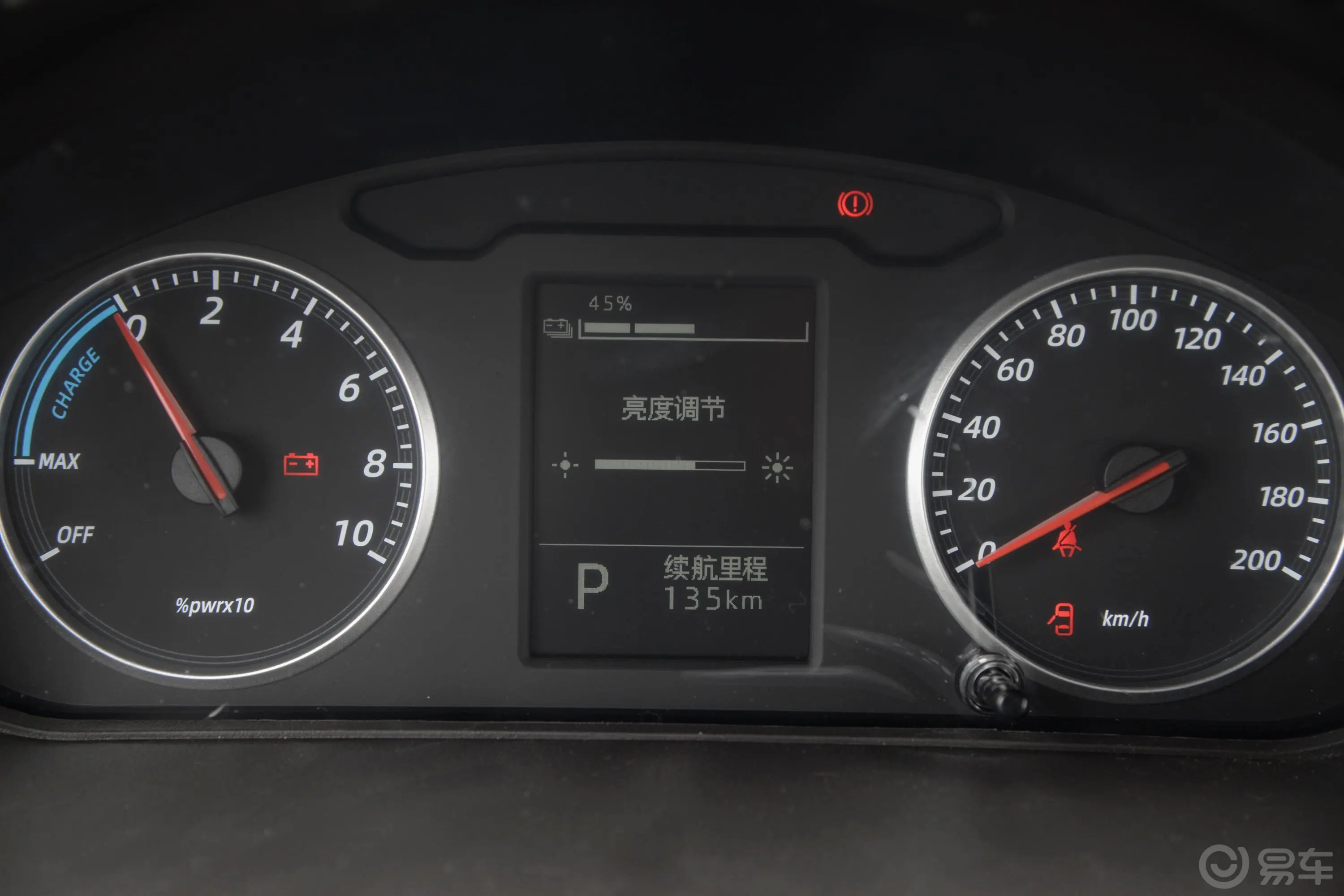 五菱荣光EV300km 客车版基本型 鹏辉电池 7座内饰