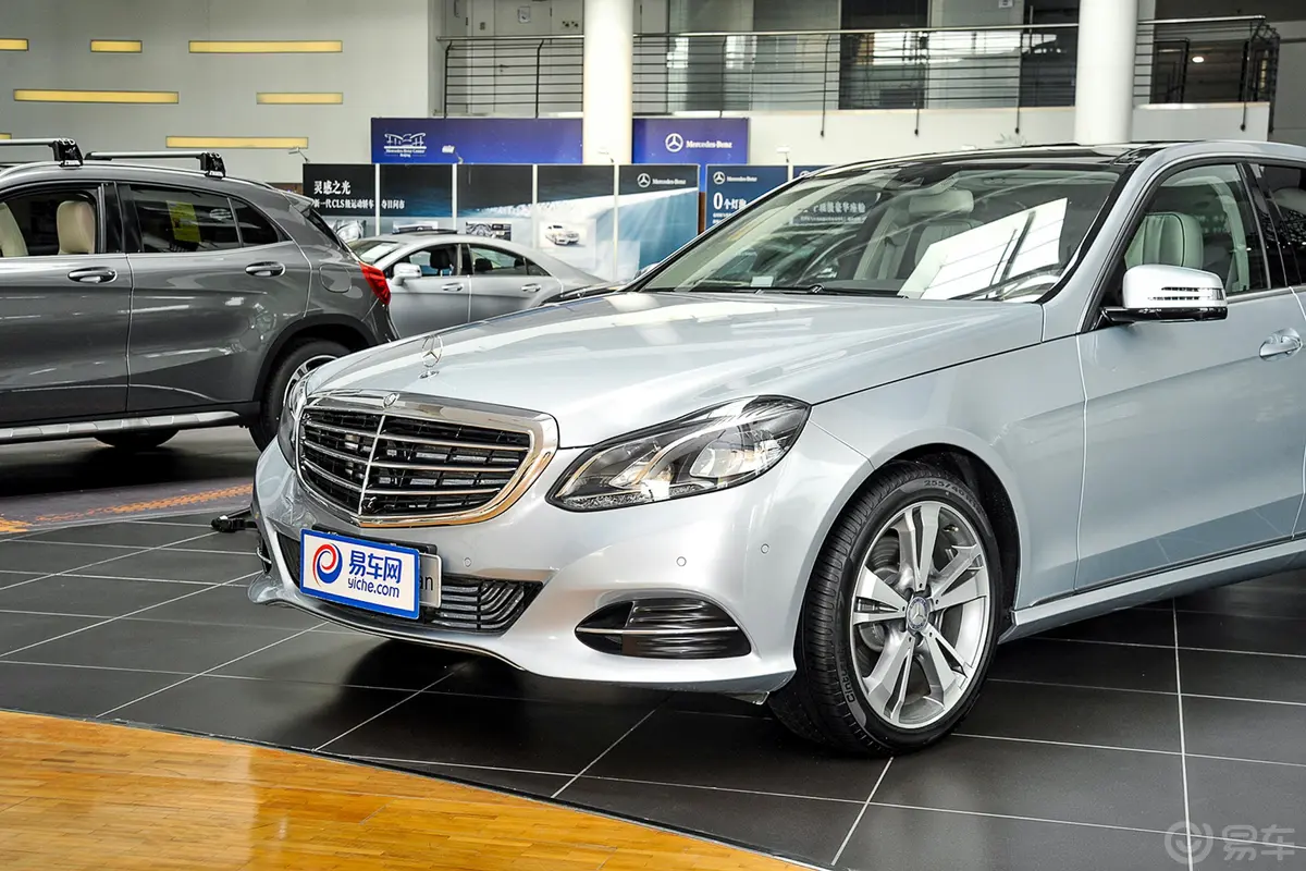 奔驰E级E 320 L 4MATIC 轿车外观