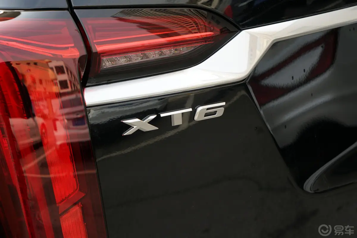 凯迪拉克XT6轻混 2.0T 四驱豪华型标准版 7座外观