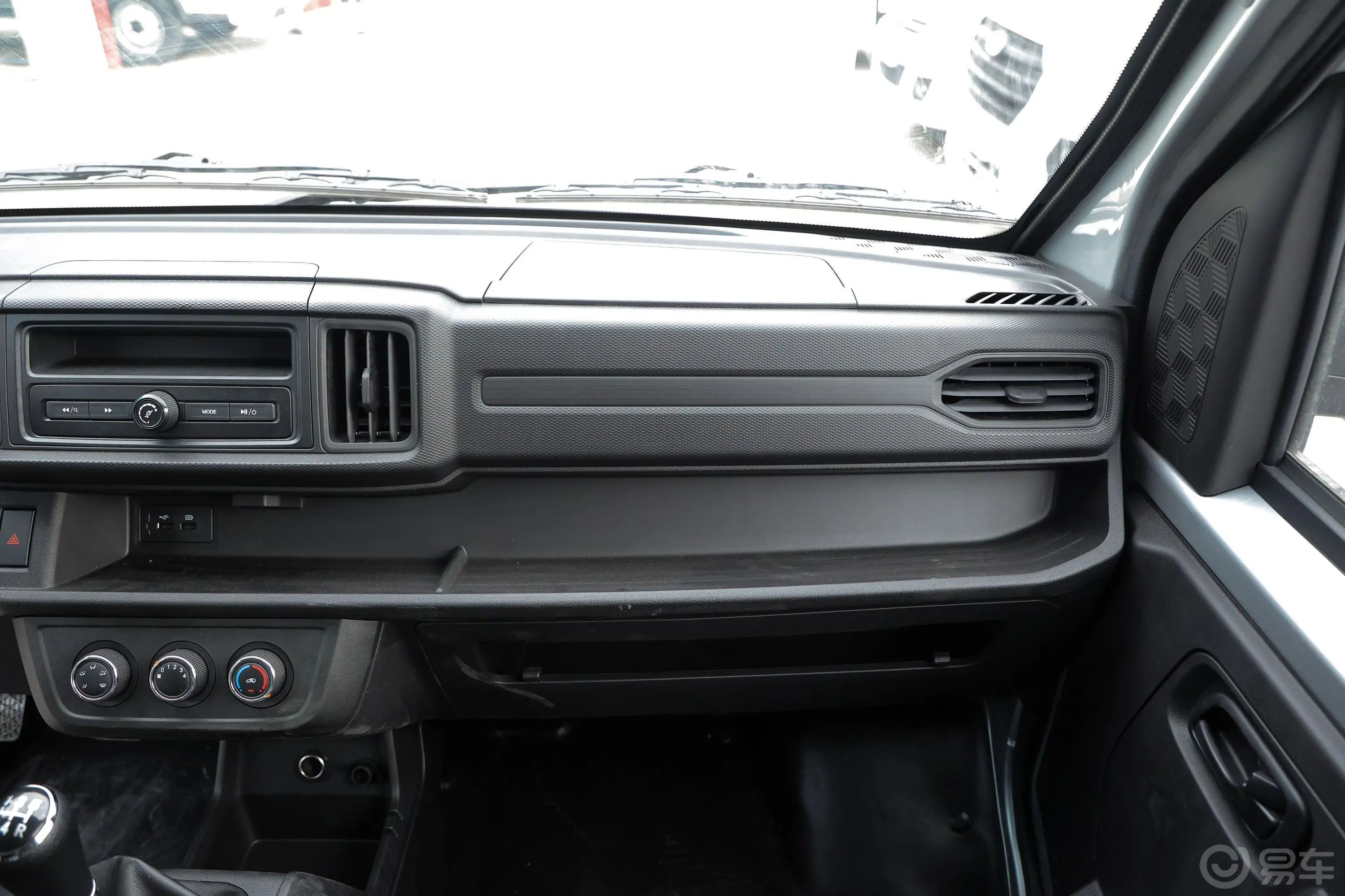 开瑞X61.6L 手动 单排舒适型箱货副驾驶位区域