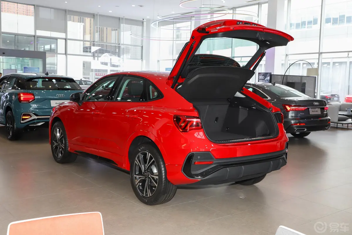 奥迪Q3 Sportback40 TFSI 时尚型空间