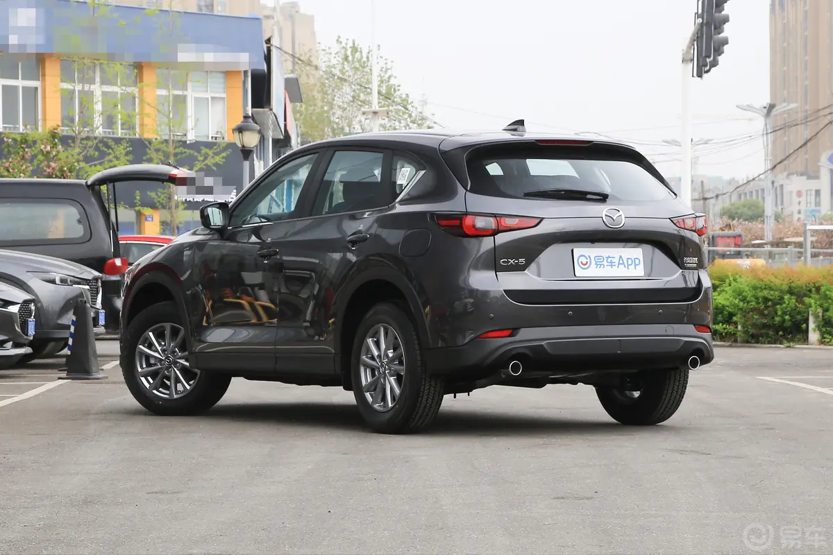 马自达CX-52.0L 两驱舒适型侧后45度车头向左水平