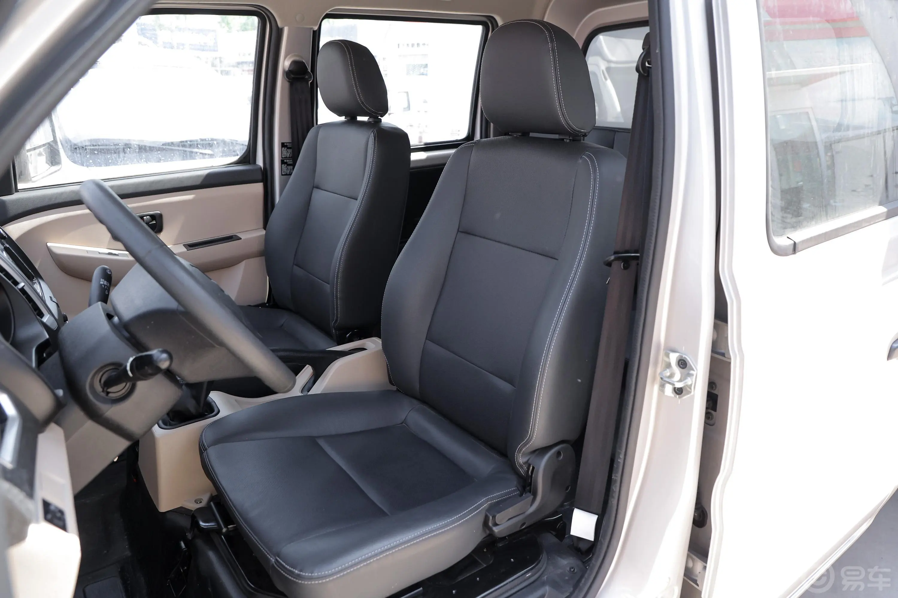 新豹T5东安1.6L 122马力 2.535米厢货 双排  舒适版 汽油 国Ⅵ驾驶员座椅