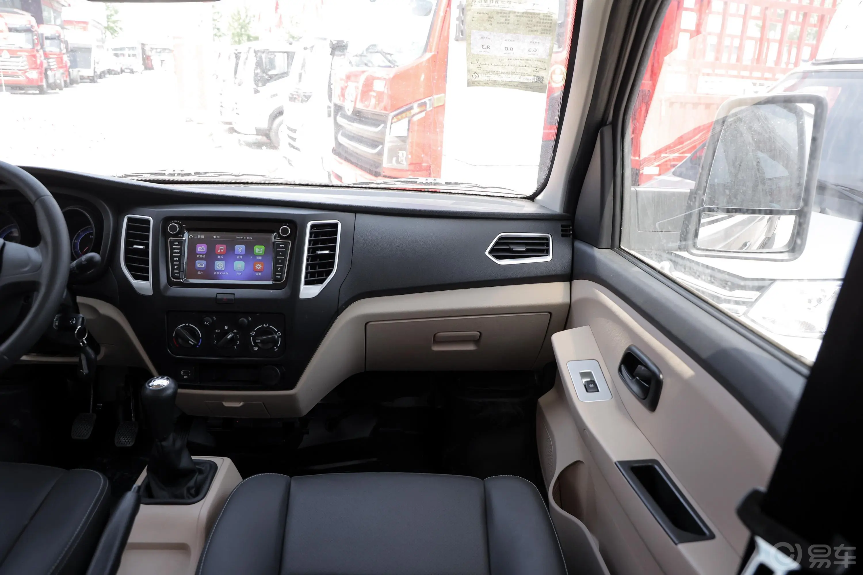 新豹T5东安1.6L 122马力 2.535米厢货 双排  舒适版 汽油 国Ⅵ副驾驶位区域