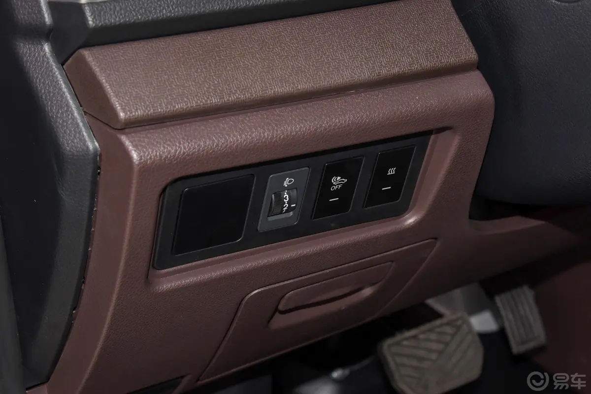 博腾V2 EV封窗厢货 标准型 宁德时代电池内饰