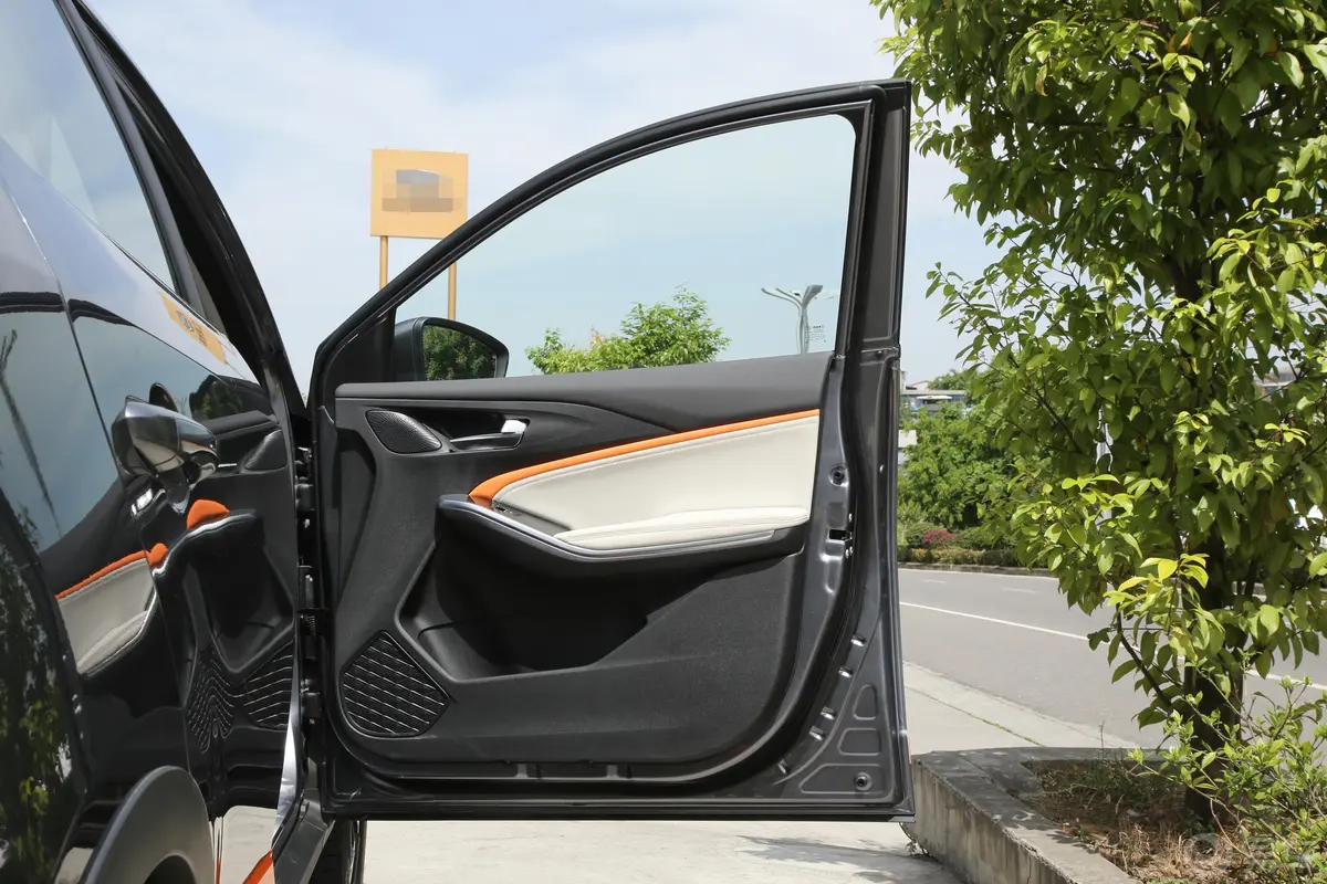 思皓X61.5T 双离合音智版副驾驶员车门