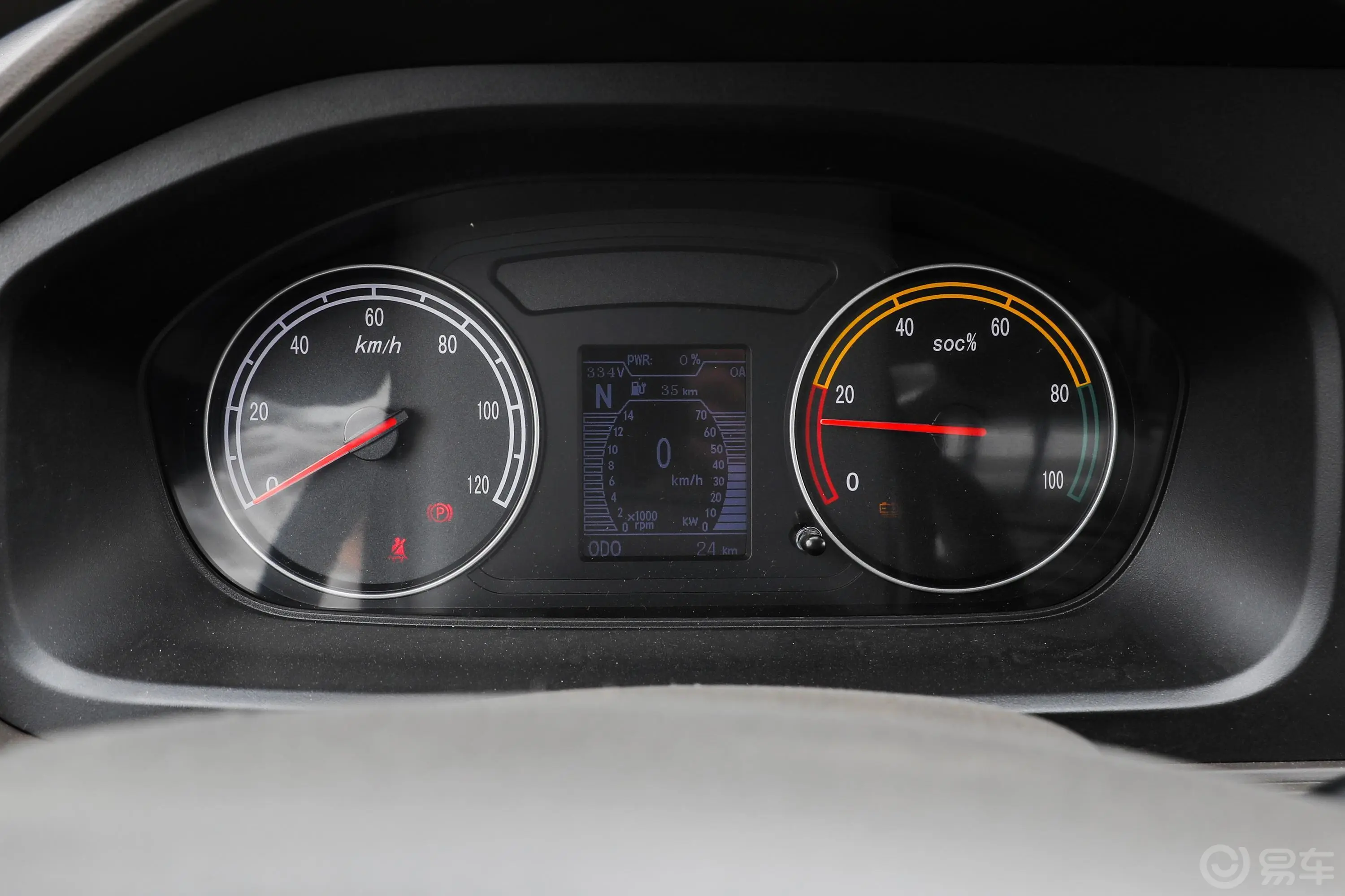 瑞驰新能源EC71纯电动厢式车仪表盘