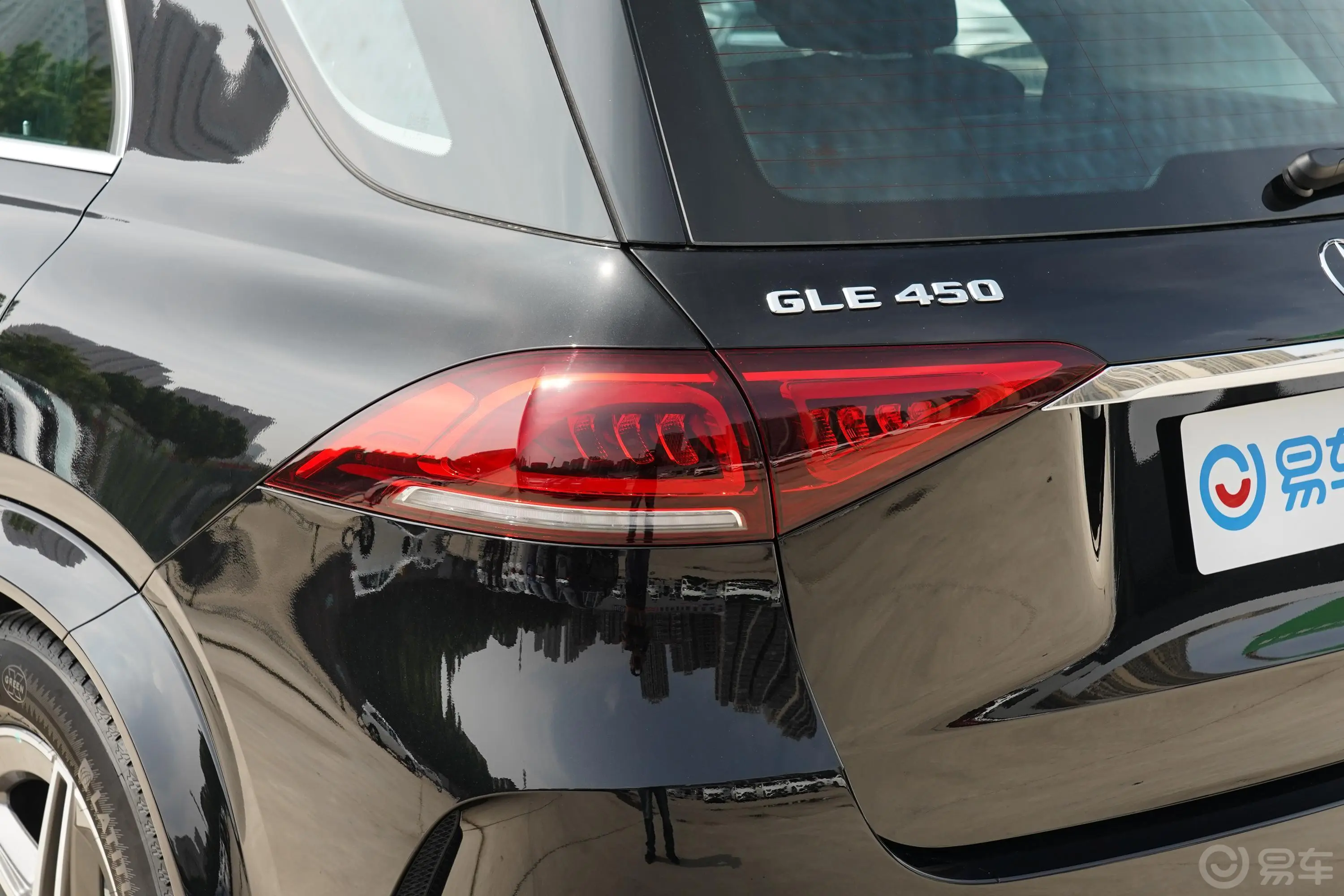 奔驰GLE改款 GLE 450 4MATIC 动感型尾灯侧45度俯拍