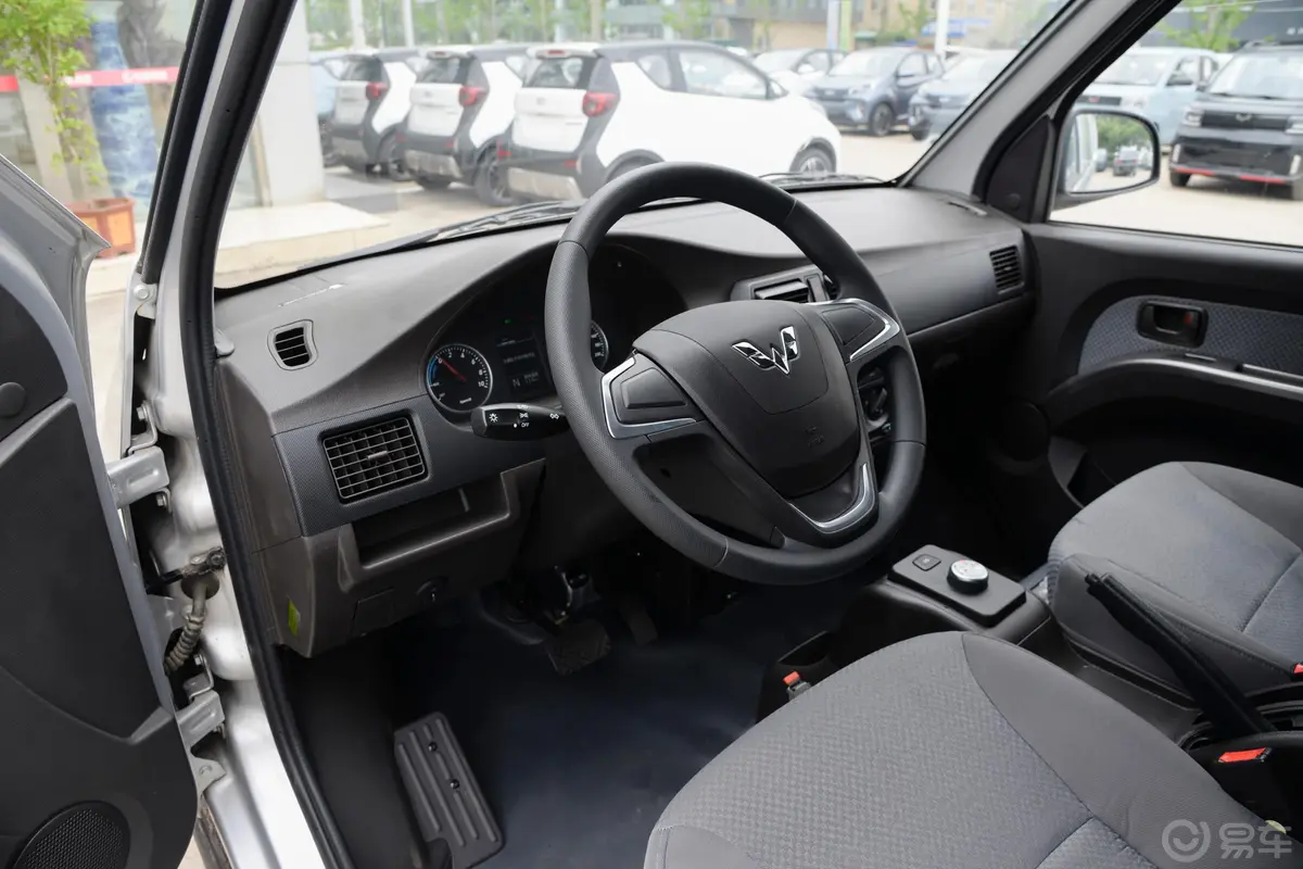 五菱荣光EV300km 封窗版基本型 鹏辉电池 2座驾驶员座椅