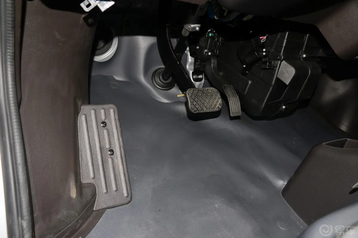 五菱荣光EV300km 封窗版基本型 鹏辉电池 2座脚踏板