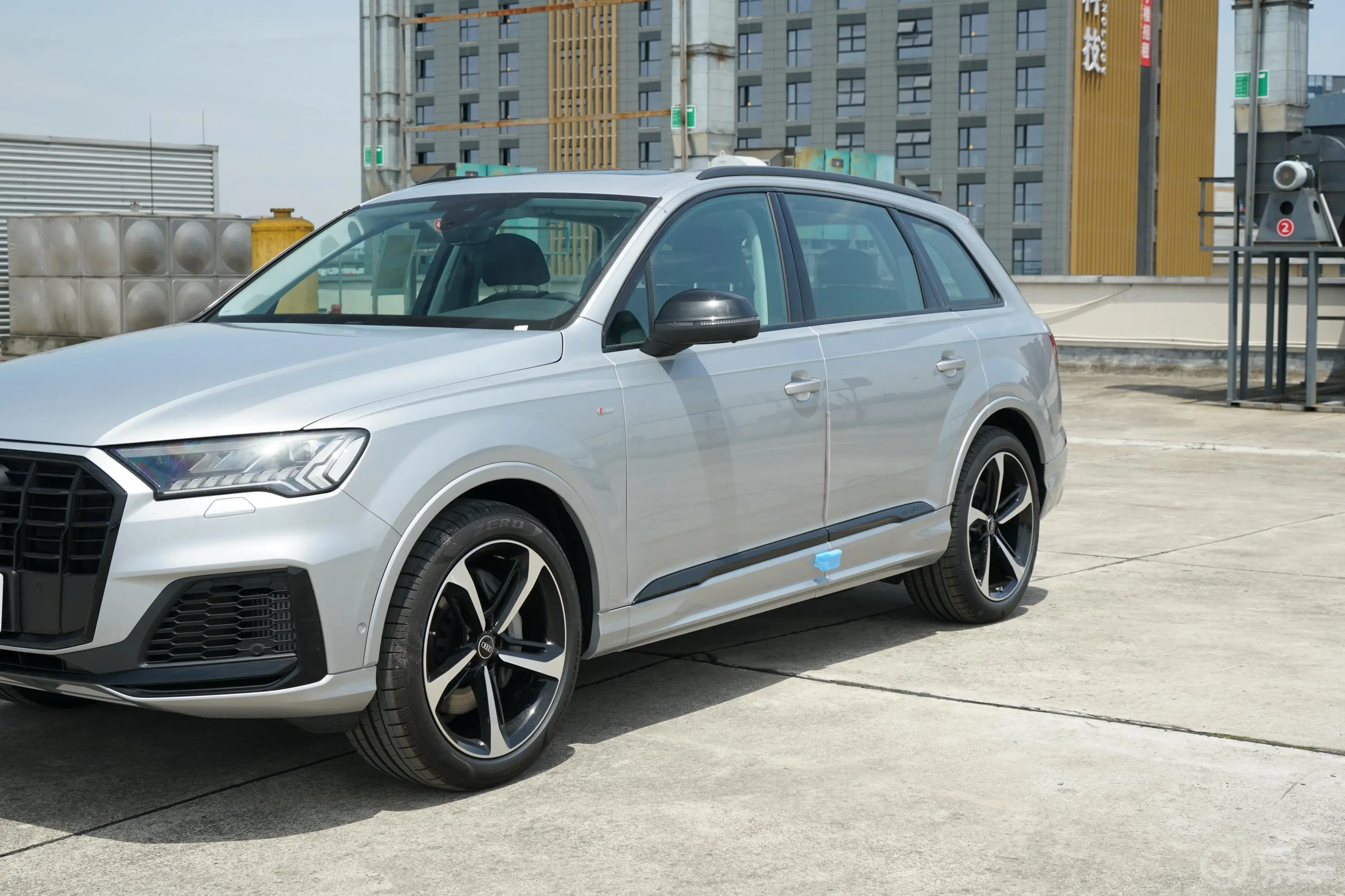 奥迪Q755 TFSI quattro S line运动型外观