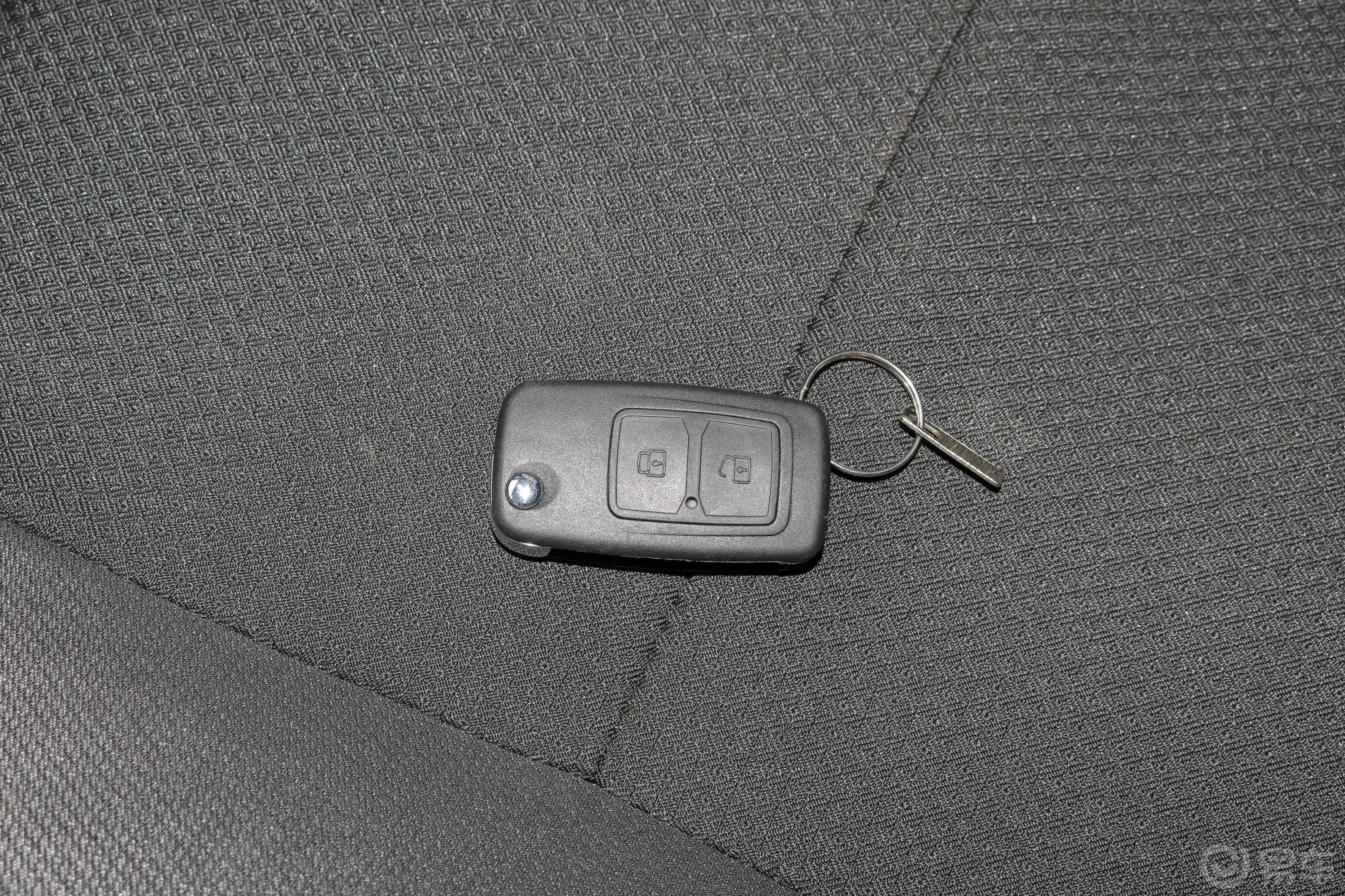 神骐T301.6L 单排3.6米钢板厢货舒适型钥匙正面