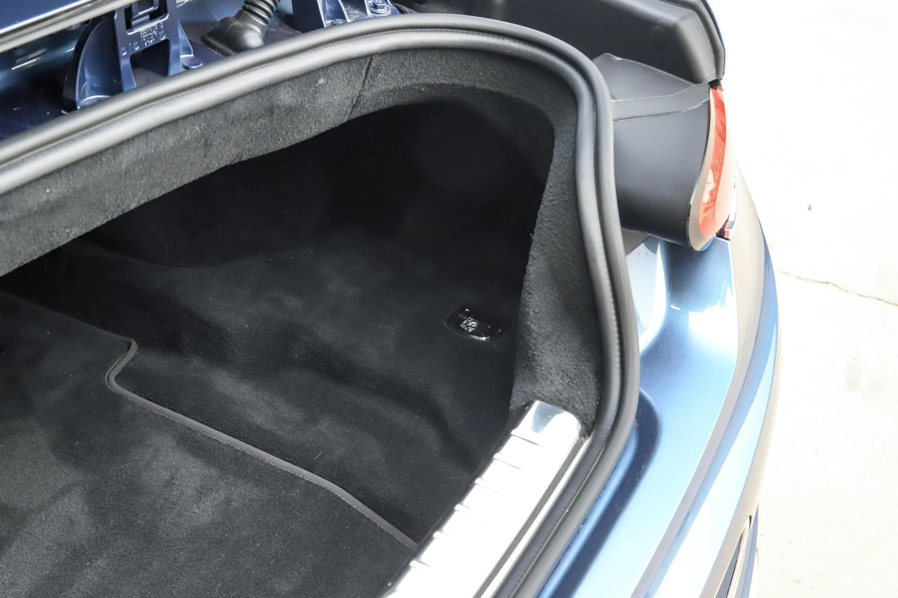 欧陆4.0T GT V8 Mulliner 敞篷版后备厢