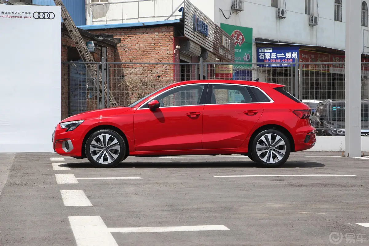 奥迪A3Sportback 35 TFSI 进取致雅型正侧车头向左水平