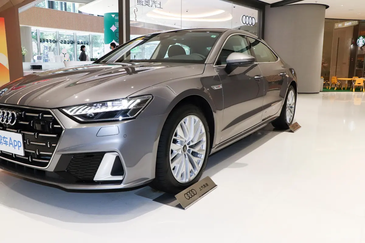 奥迪A7L45 TFSI S-line 筑梦型 流晶套装外观