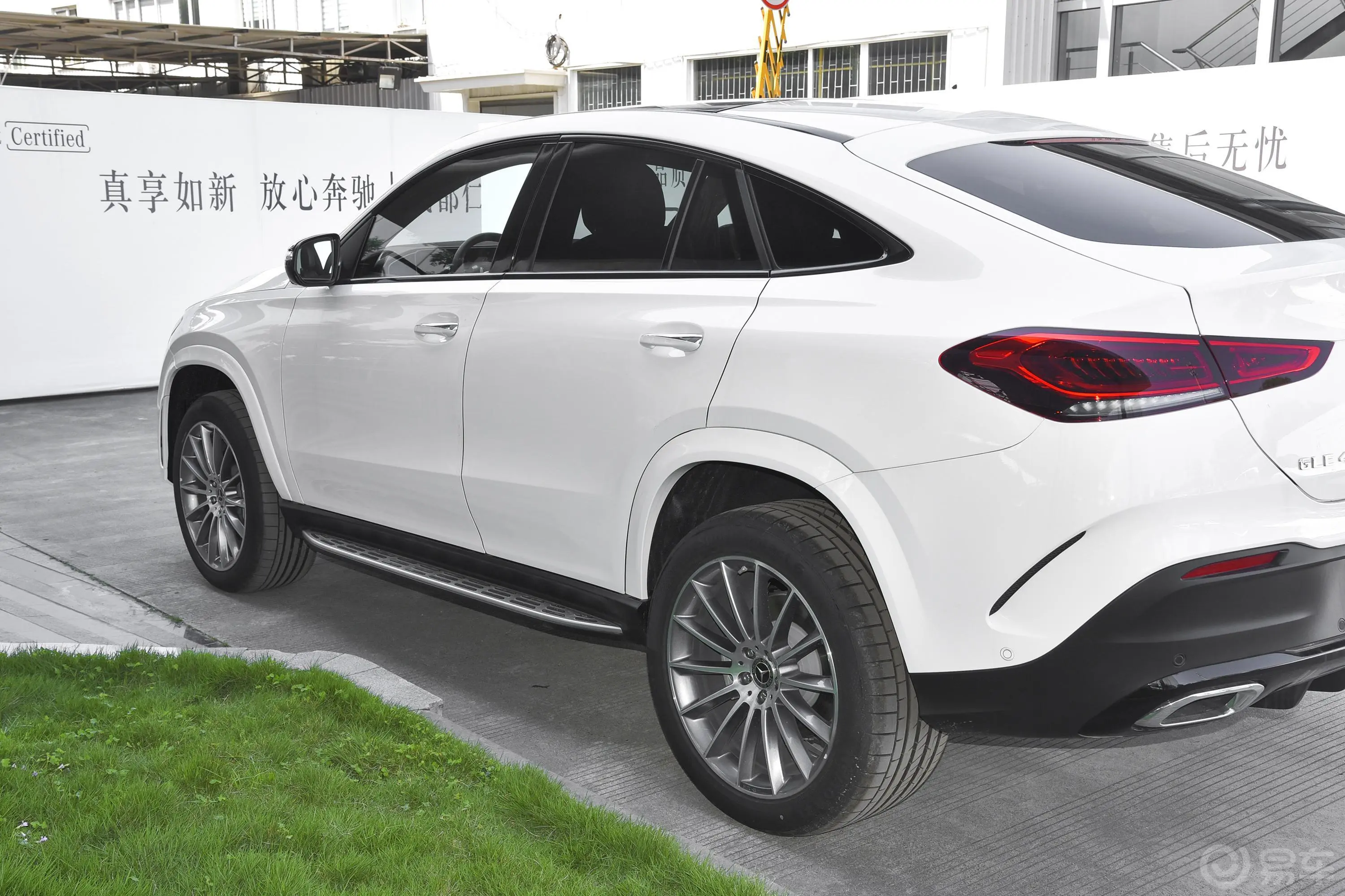 奔驰GLE轿跑改款 GLE 450 4MATIC 轿跑SUV 豪华型外观