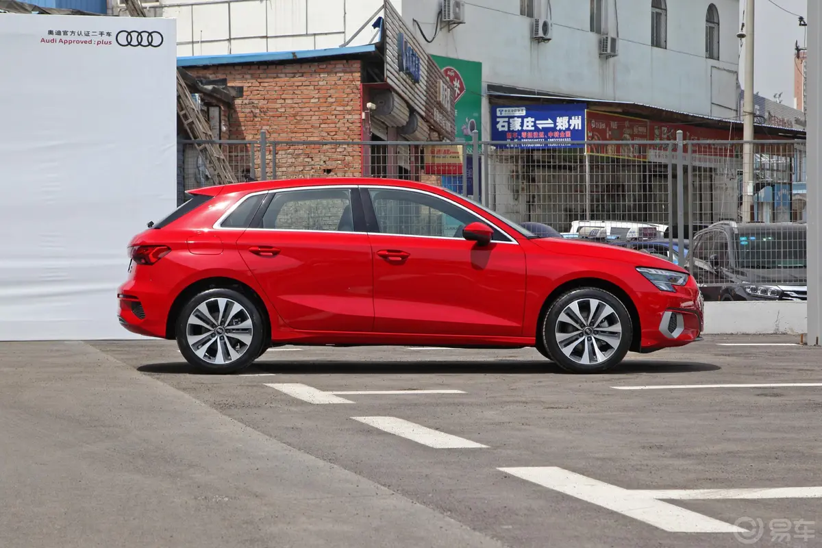 奥迪A3Sportback 35 TFSI 进取致雅型正侧车头向右水平