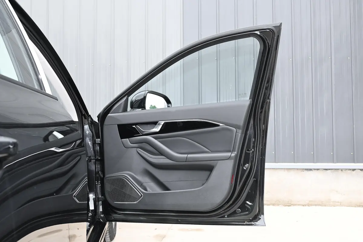奔腾B70第三代 2.0T 自动尊享型副驾驶员车门