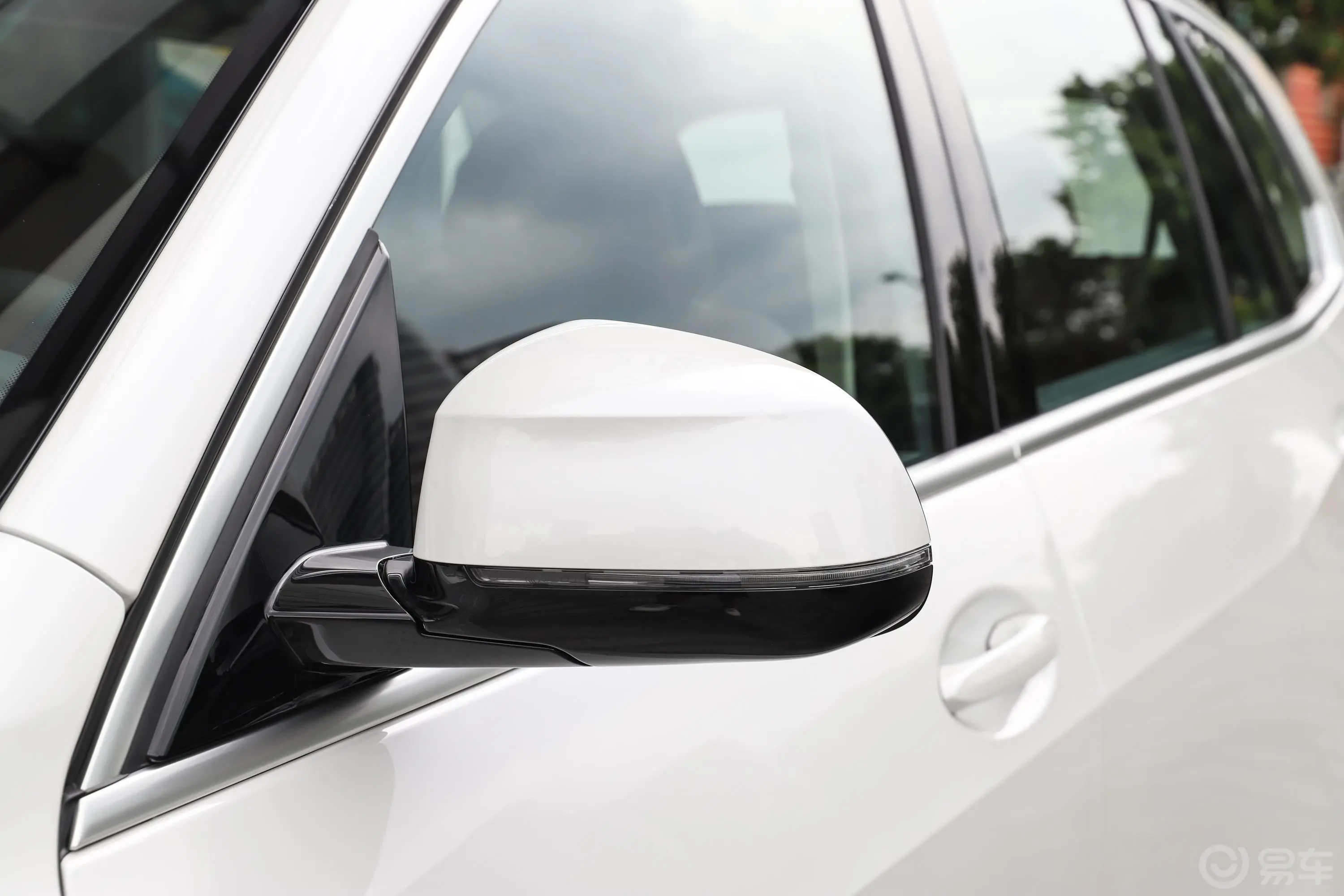 宝马X5xDrive30Li M运动套装主驾驶后视镜背面
