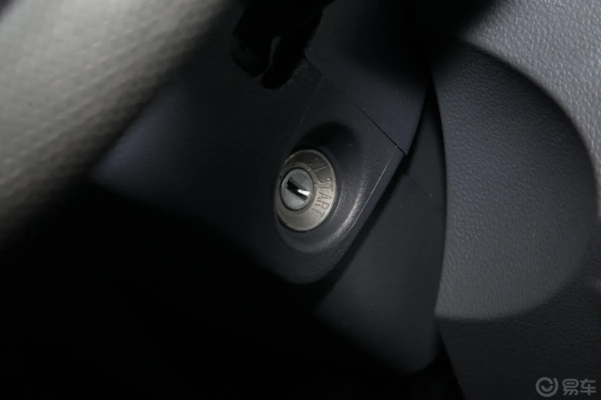 金杯小海狮X301.5L 客车商务中央空调版 5/6/7座 国VI钥匙孔或一键启动按键