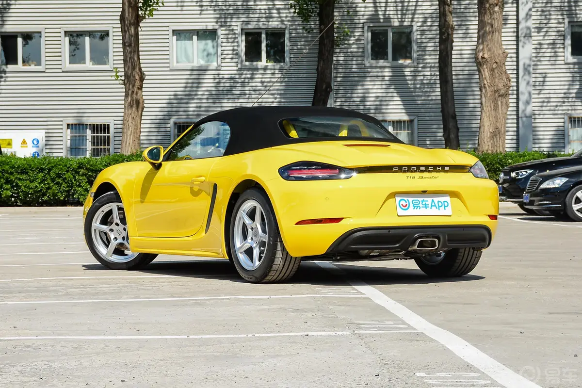 保时捷718Boxster 2.0T侧后45度车头向左水平