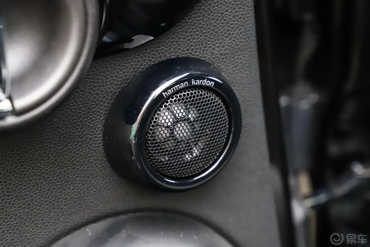 MINI2.0T COOPER S 黑标特别版 五门版空间