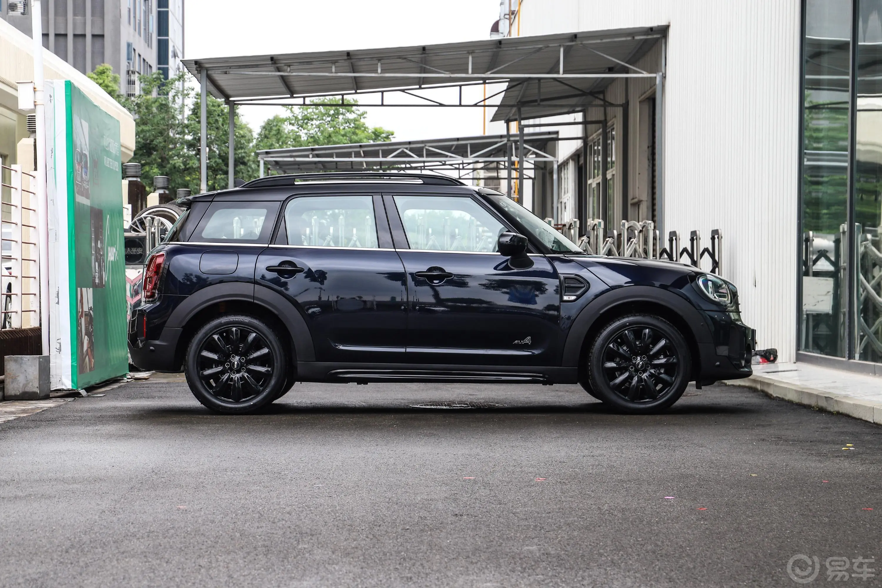 MINI COUNTRYMAN1.5T COOPER ALL4 黑标特别版正侧车头向右水平