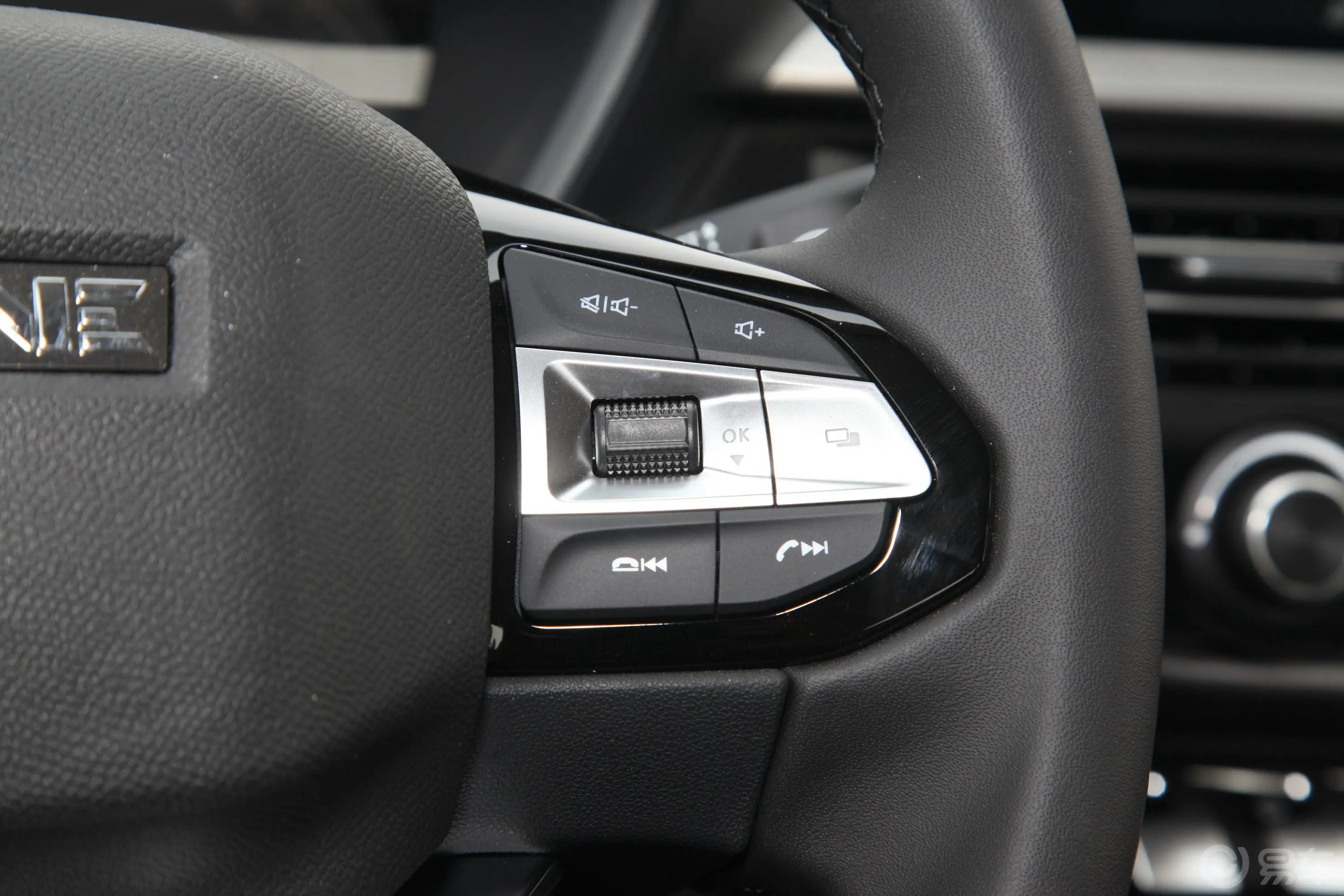凯程F702.4T 手自一体 四驱 标轴 豪华版 汽油右侧方向盘功能按键