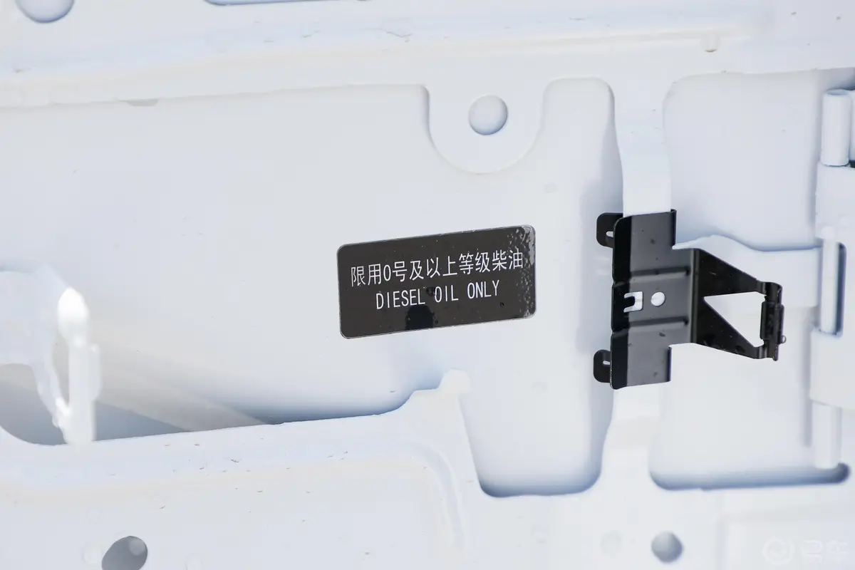 锐骐72.3T 自动两驱标准货箱标准型 柴油外观细节
