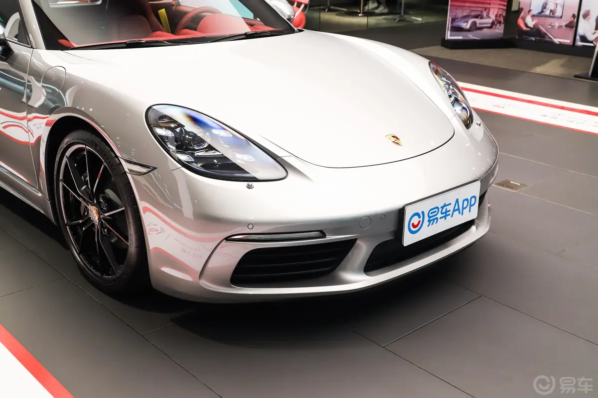 保时捷718Cayman 2.0T前格栅侧俯拍