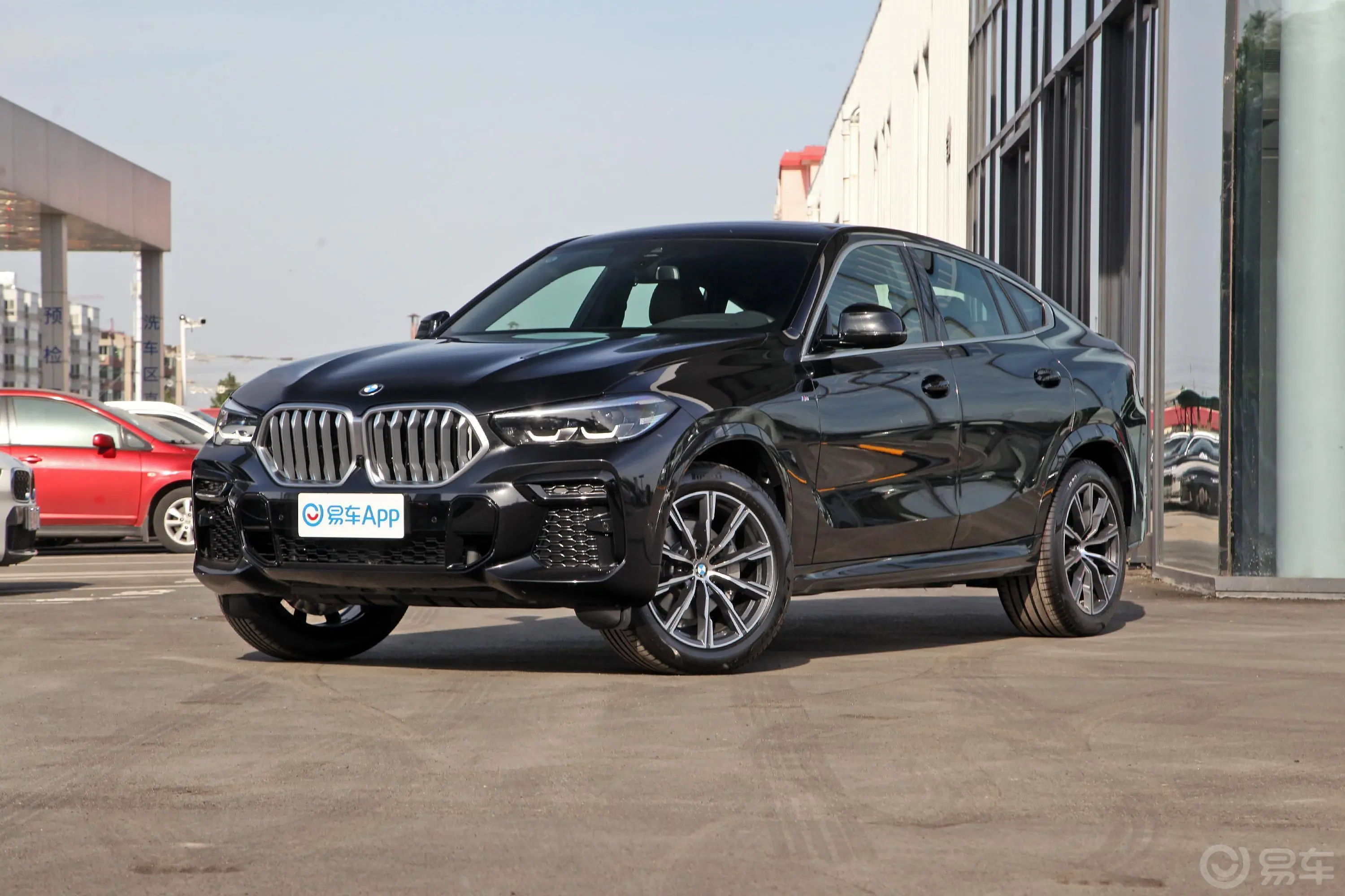 宝马X6xDrive30i M运动套装侧前45度车头向左水平