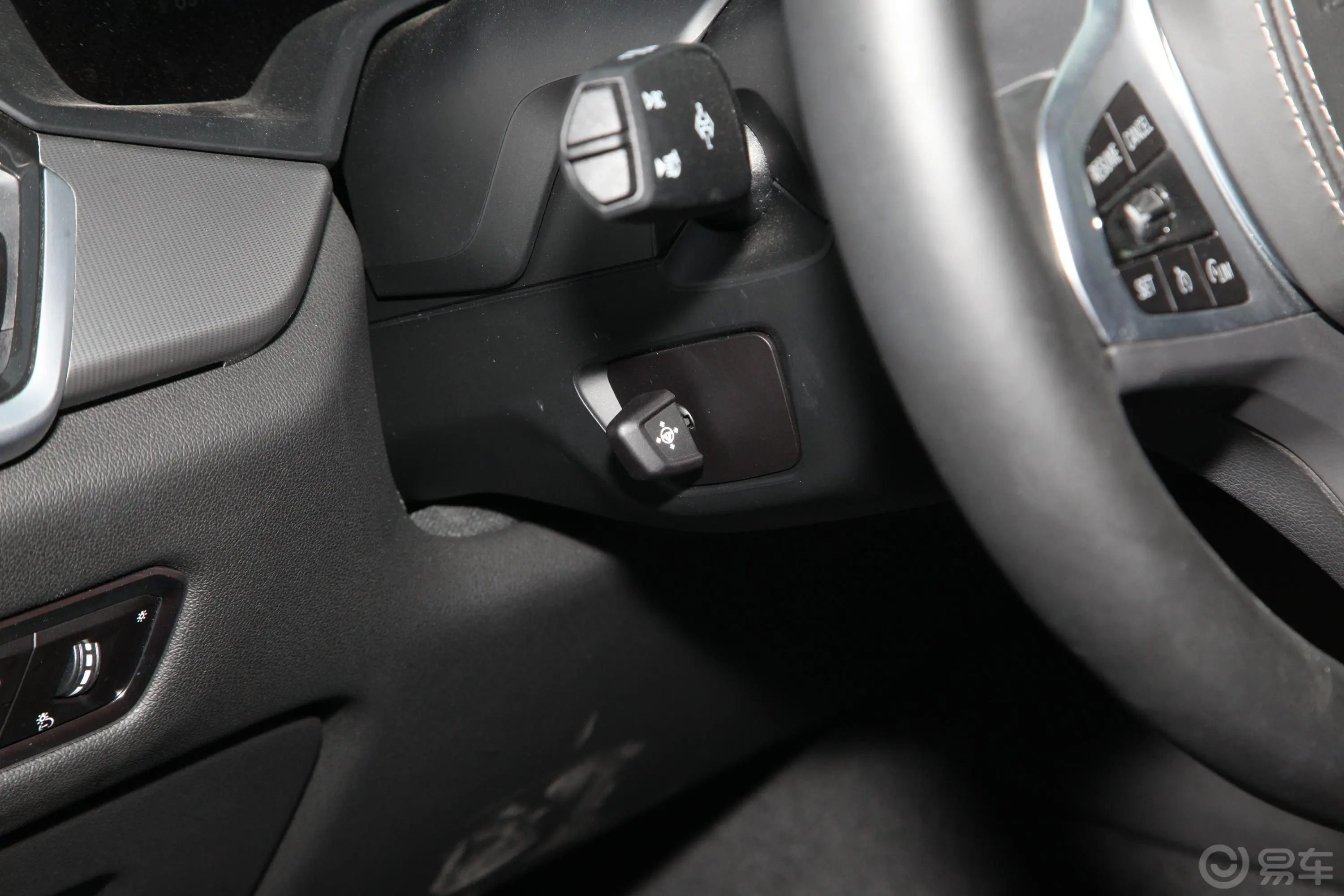 宝马X6xDrive30i M运动套装方向盘调节
