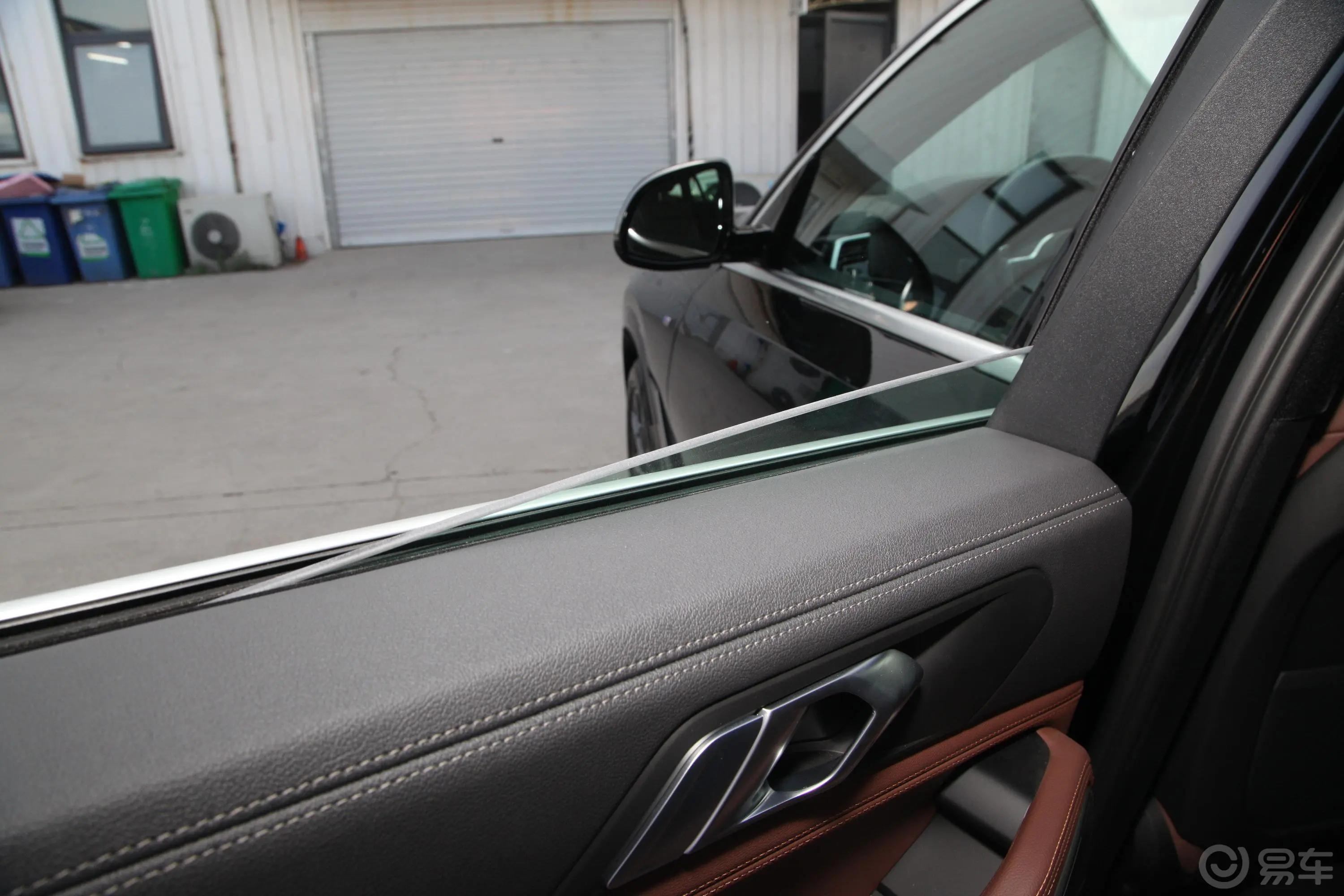 宝马X6xDrive30i M运动套装后排玻璃材质特写