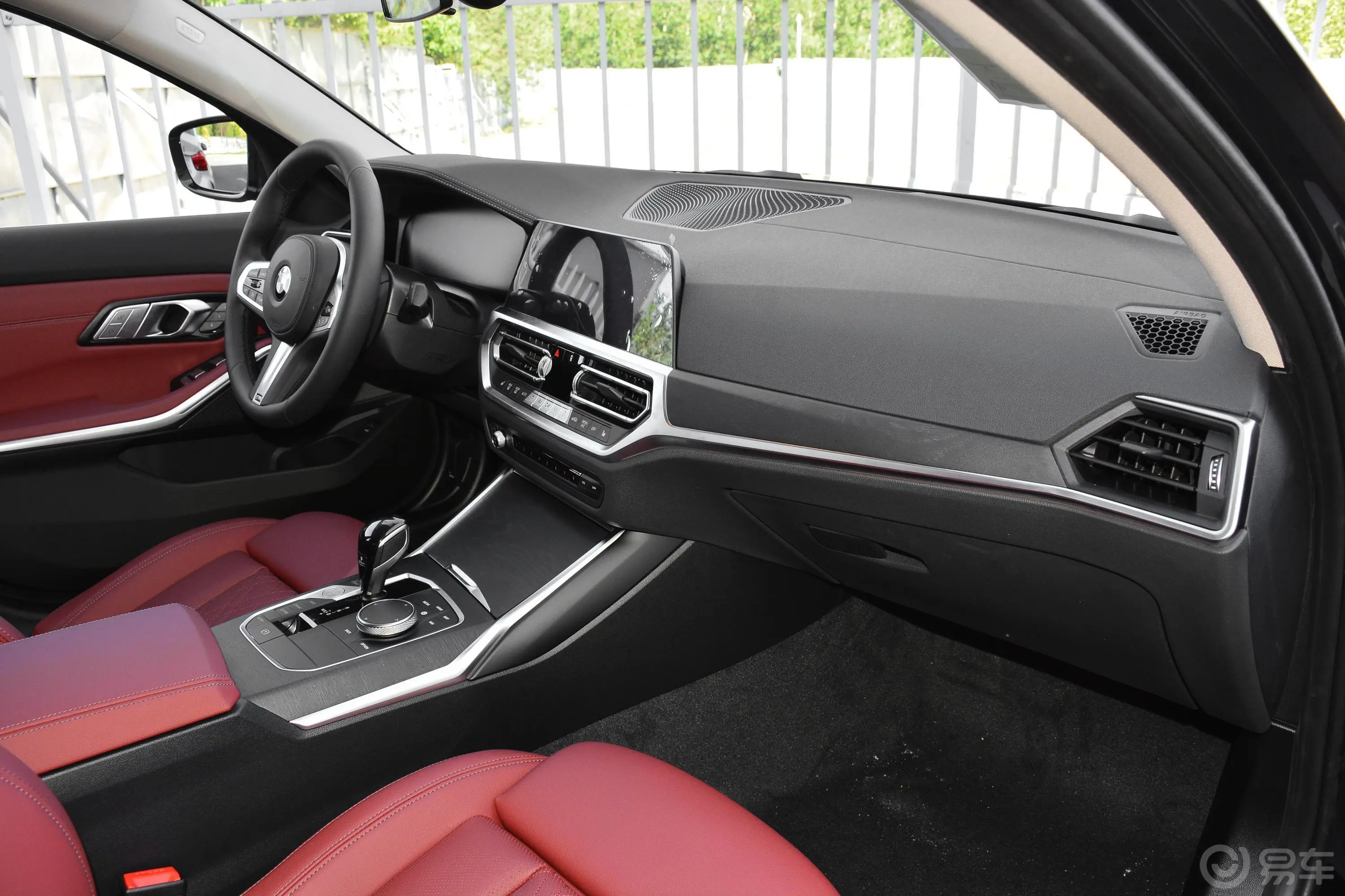 宝马3系改款 325Li xDrive M运动套装内饰全景副驾驶员方向