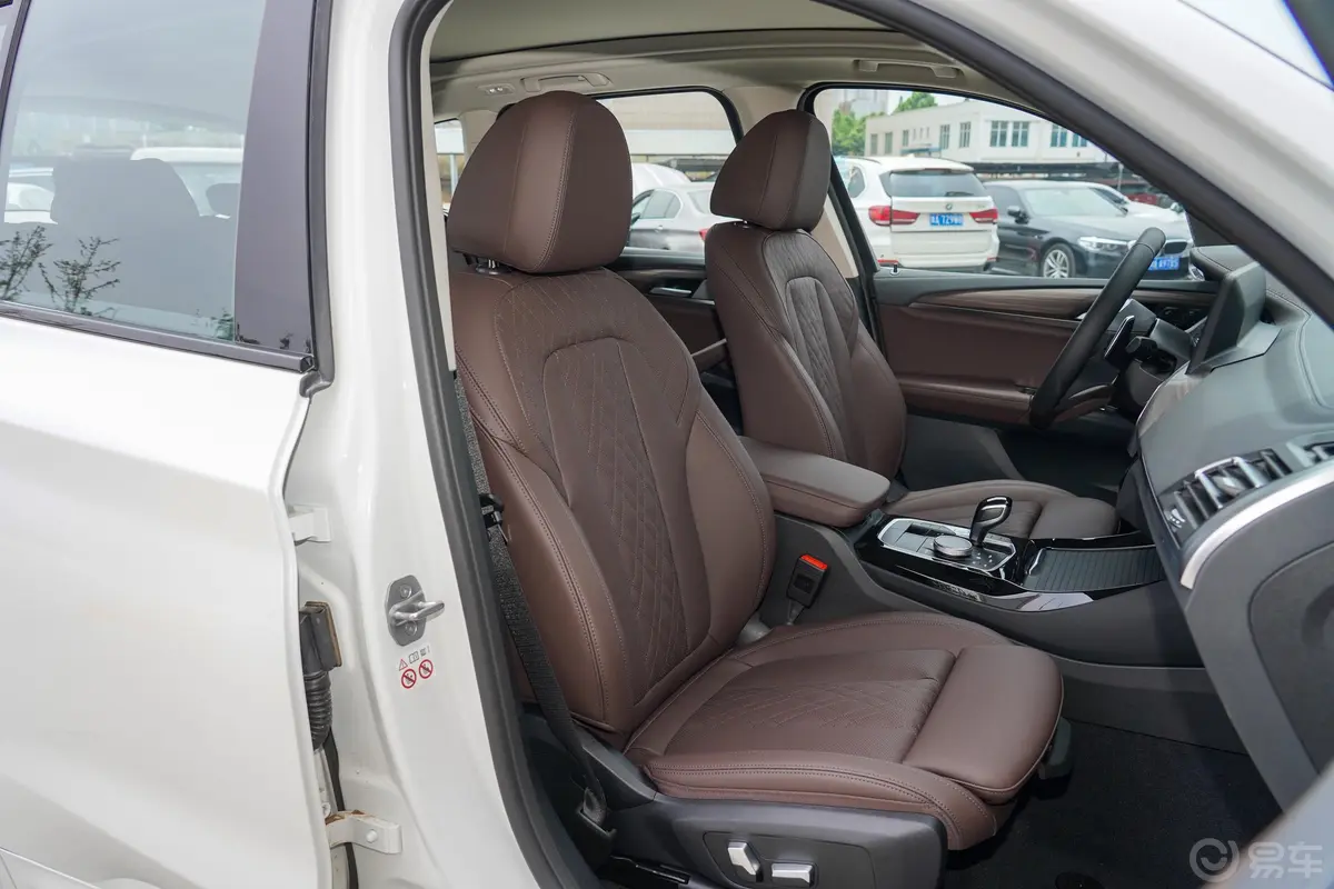 宝马X3改款 xDrive 30i 领先型 M曜夜套装副驾驶座椅