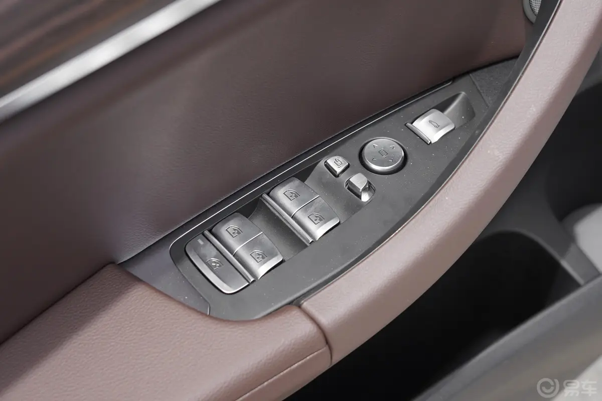 宝马X3改款 xDrive 30i 领先型 M曜夜套装车窗调节整体