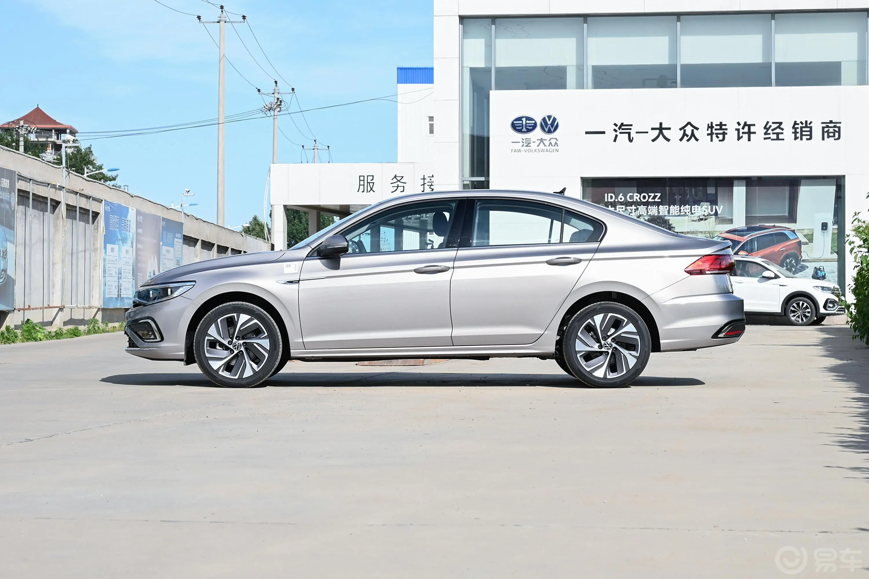 宝来280TSI 双离合尊行版正侧车头向左水平