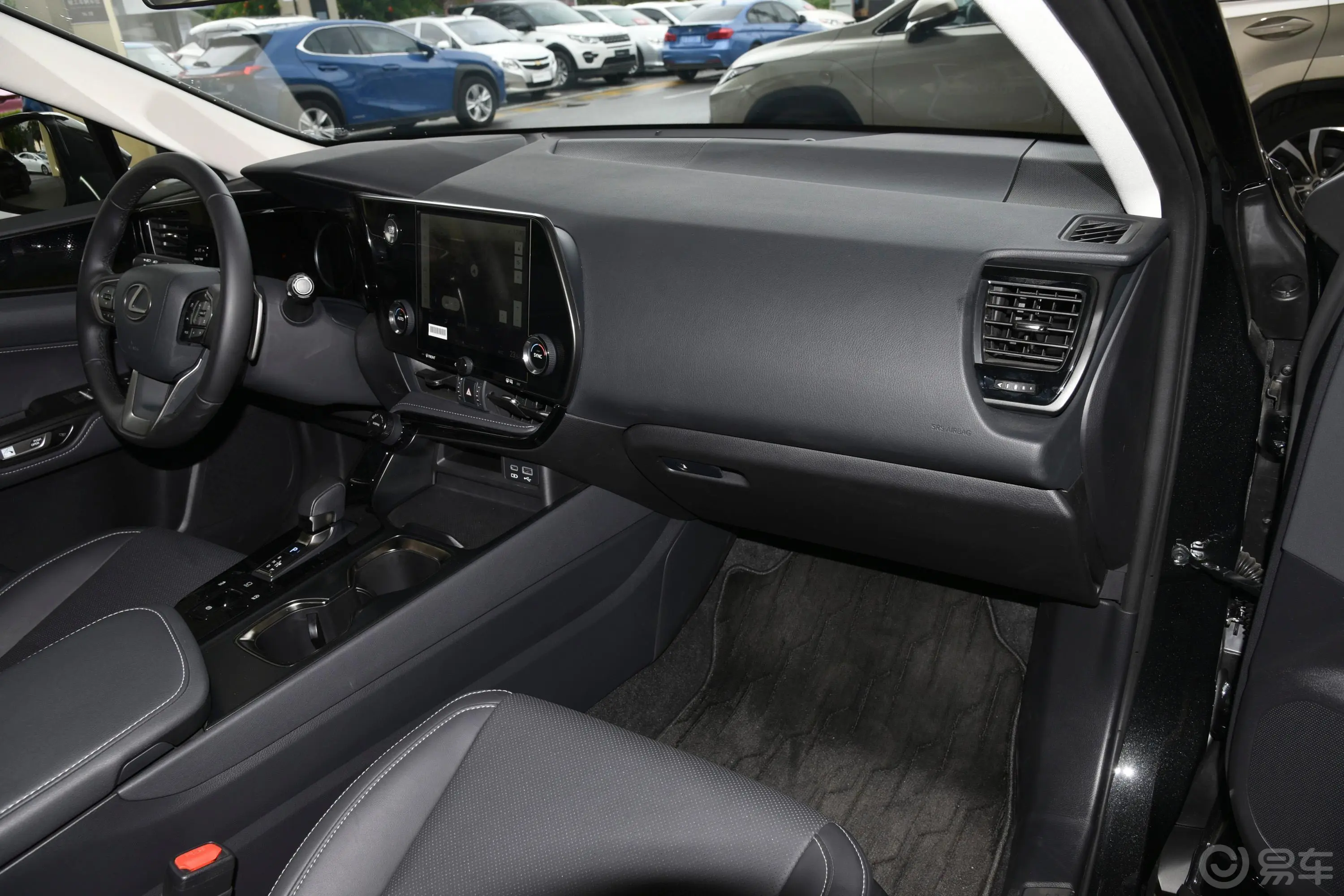 雷克萨斯NX260 两驱创悦版内饰全景副驾方向
