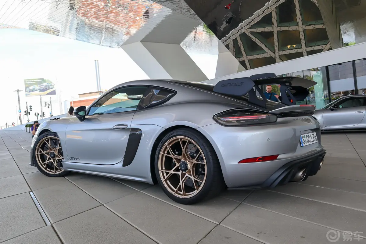 保时捷718Cayman GT4 RS 4.0L侧后45度车头向左水平