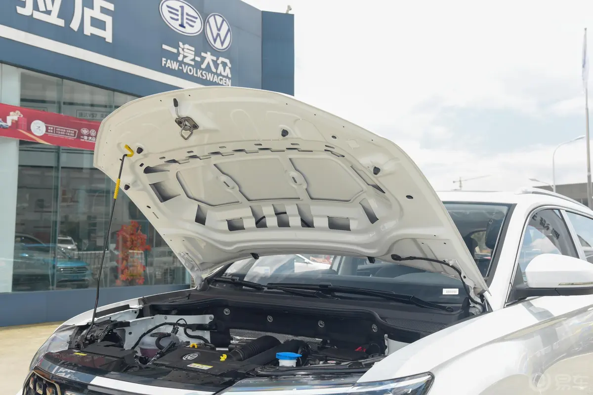 捷达VS7280TSI 自动悦享型发动机舱盖内侧