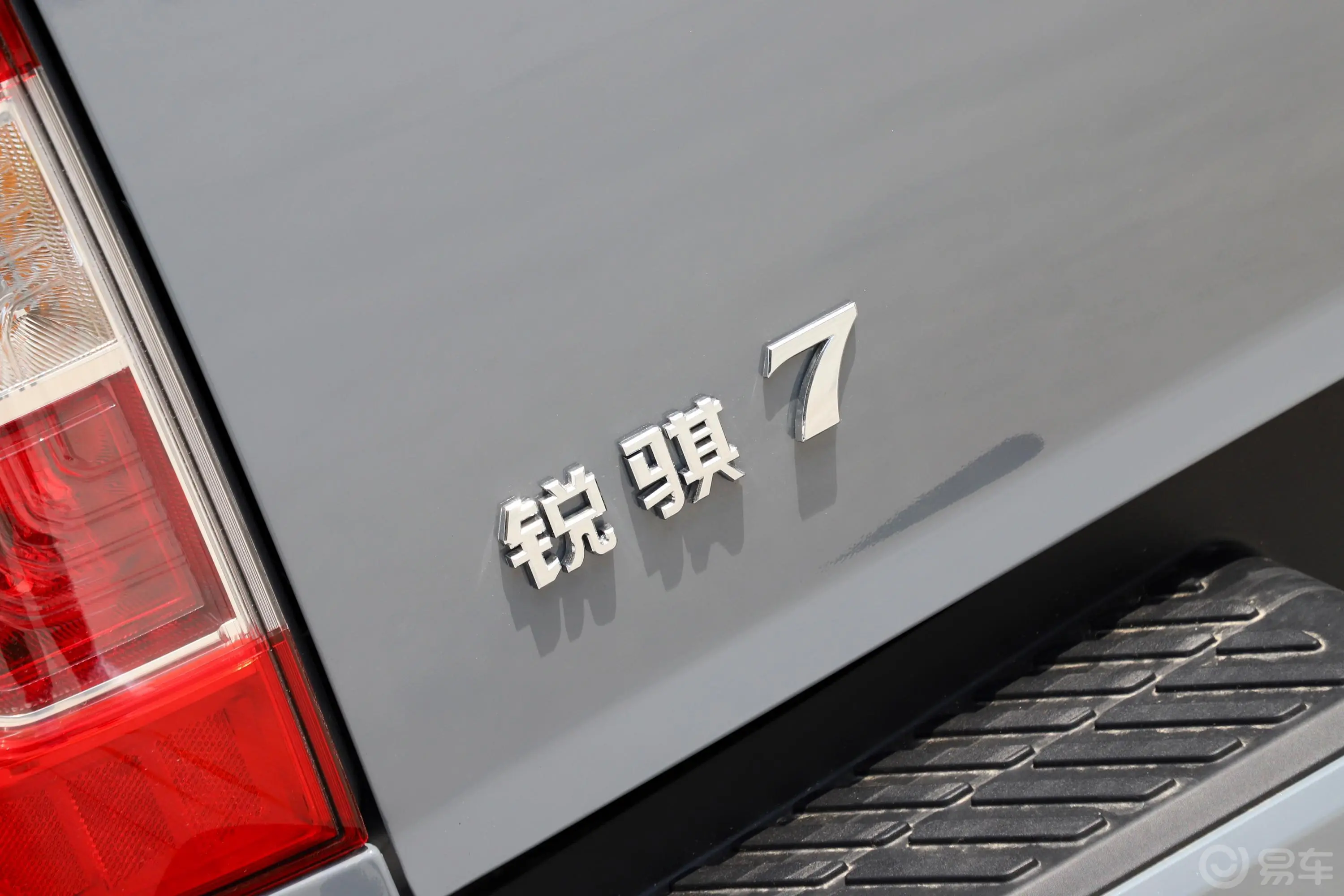 锐骐72.3T 自动四驱标准货箱标准型 柴油外观细节