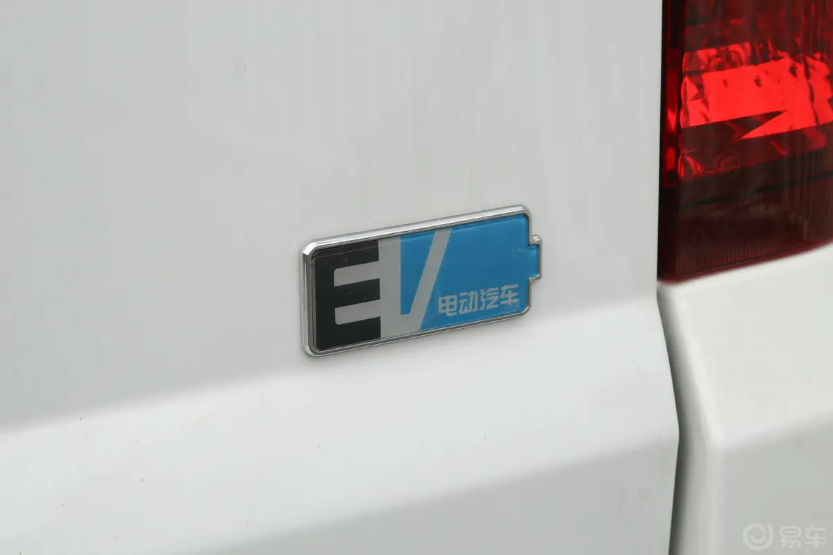东风小康EC36标准型宁德时代电池 41.86kWh外观