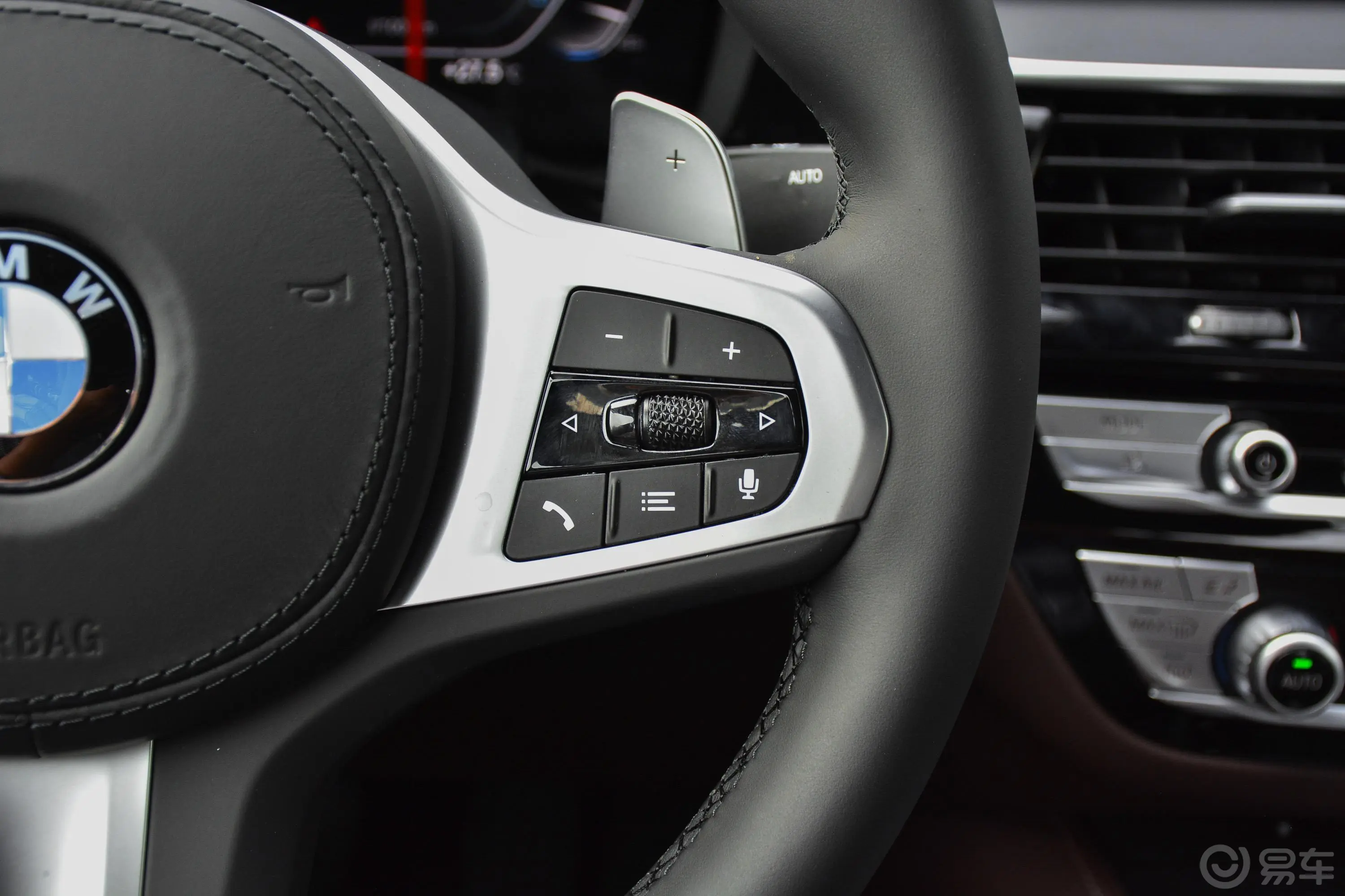 宝马5系改款二 530Li 尊享型 M运动套装右侧方向盘功能按键
